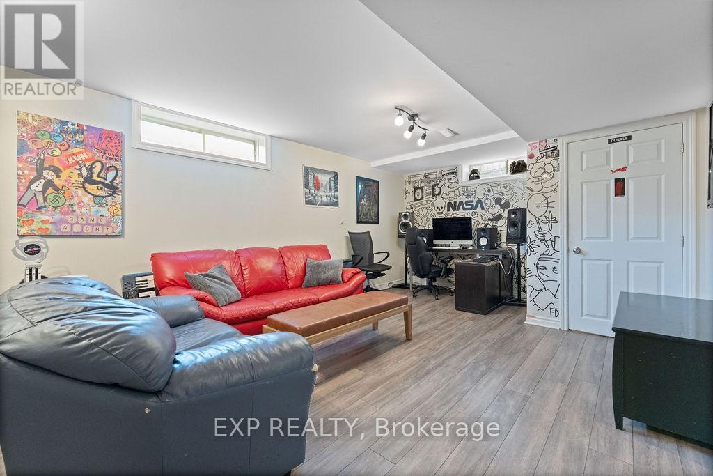 












2176 CAVALIER WAY

,
Ottawa,




Ontario
K1W1K2

