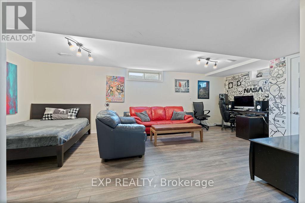 












2176 CAVALIER WAY

,
Ottawa,




Ontario
K1W1K2

