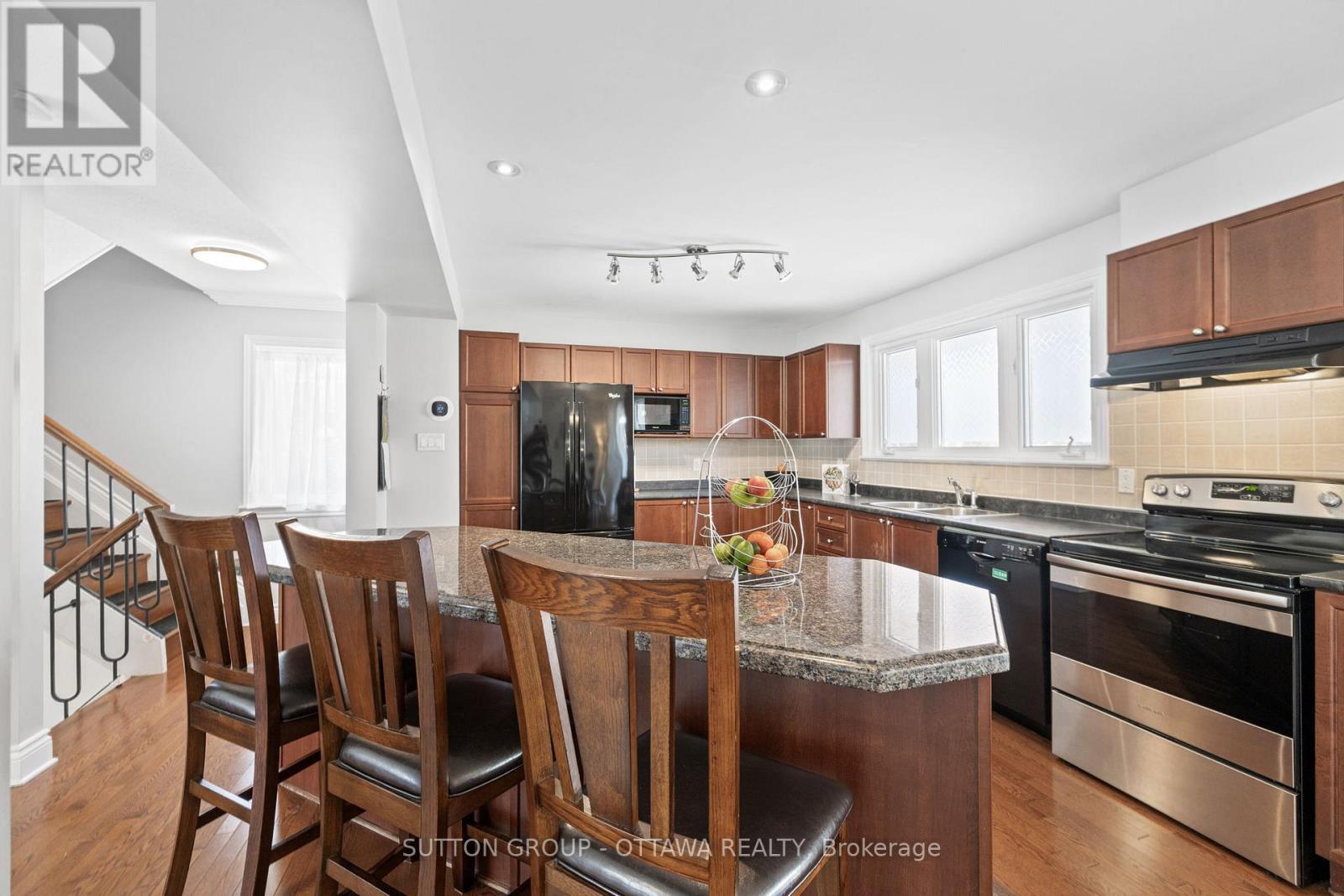 












124 MONTEREY DRIVE

,
Ottawa,




Ontario
K2H7A8

