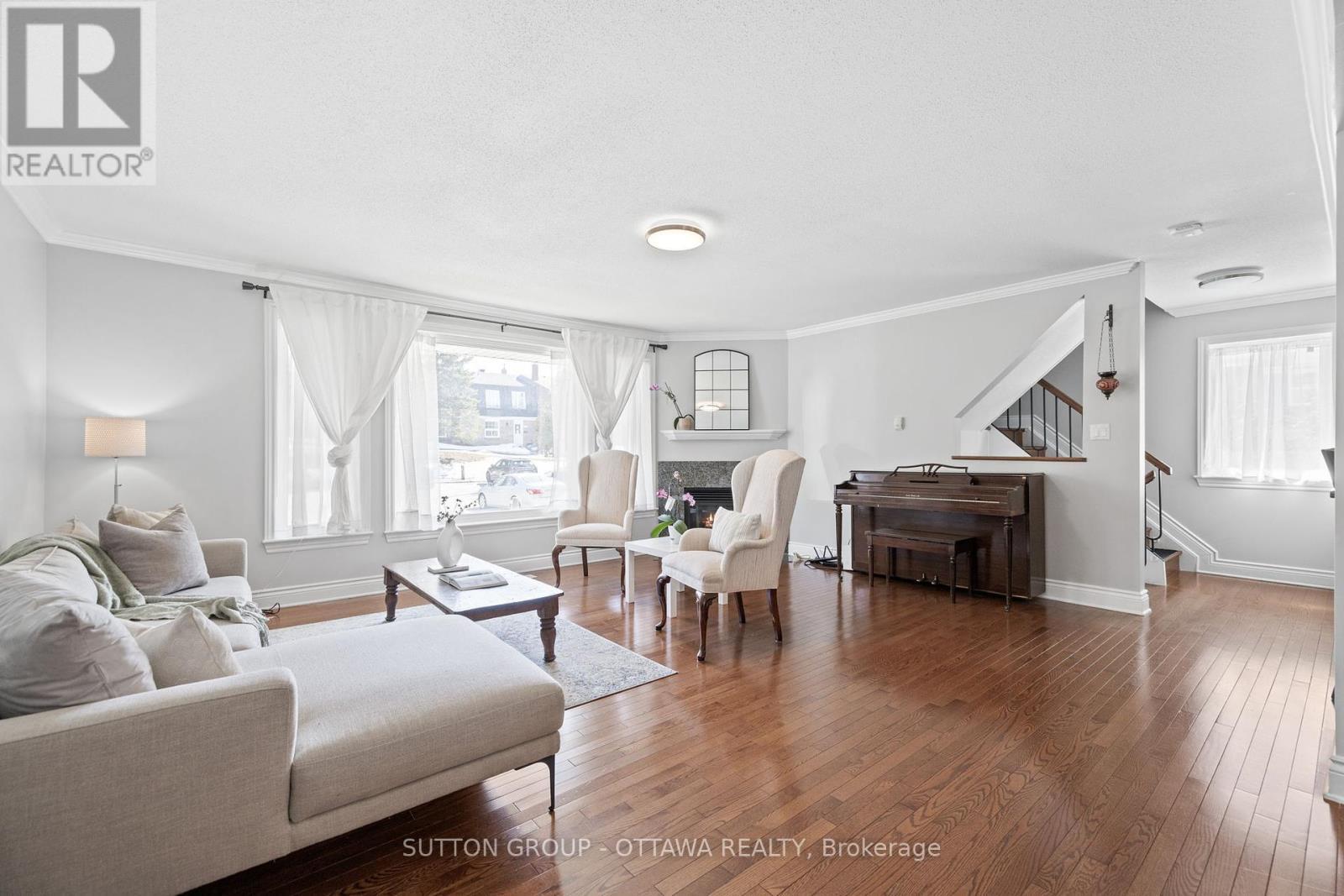 












124 MONTEREY DRIVE

,
Ottawa,




Ontario
K2H7A8

