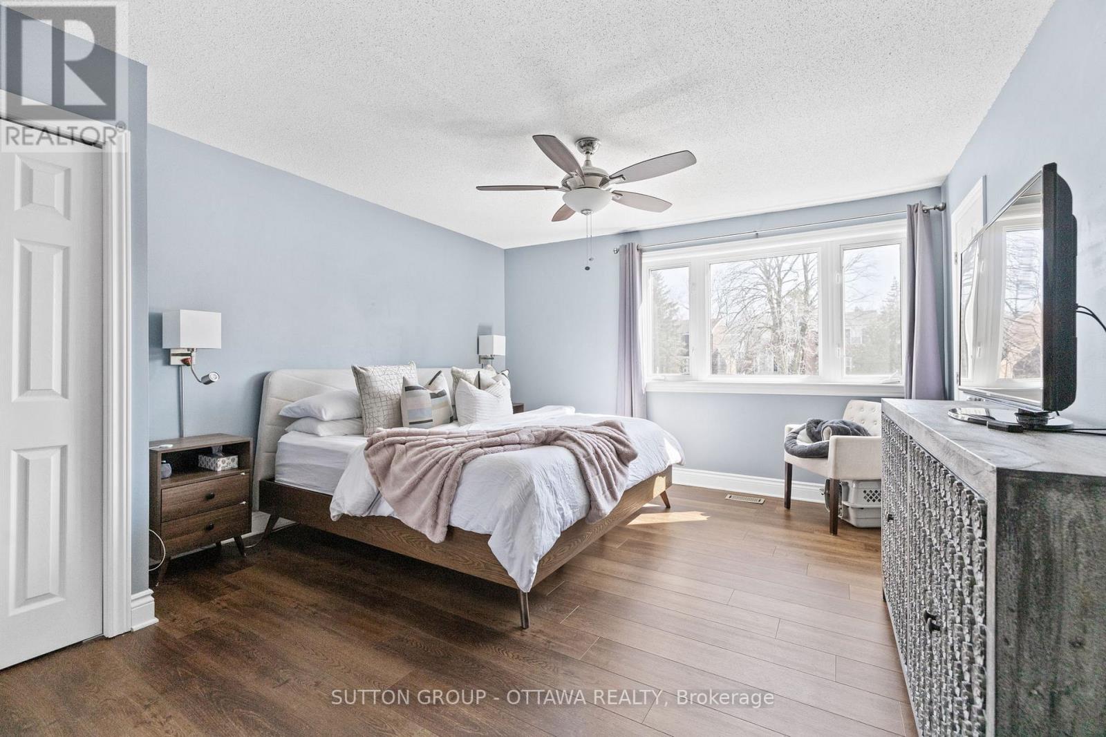 












124 MONTEREY DRIVE

,
Ottawa,




Ontario
K2H7A8

