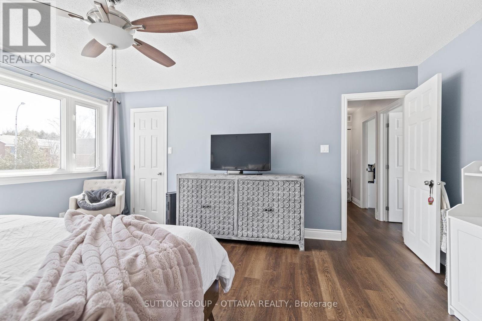 












124 MONTEREY DRIVE

,
Ottawa,




Ontario
K2H7A8

