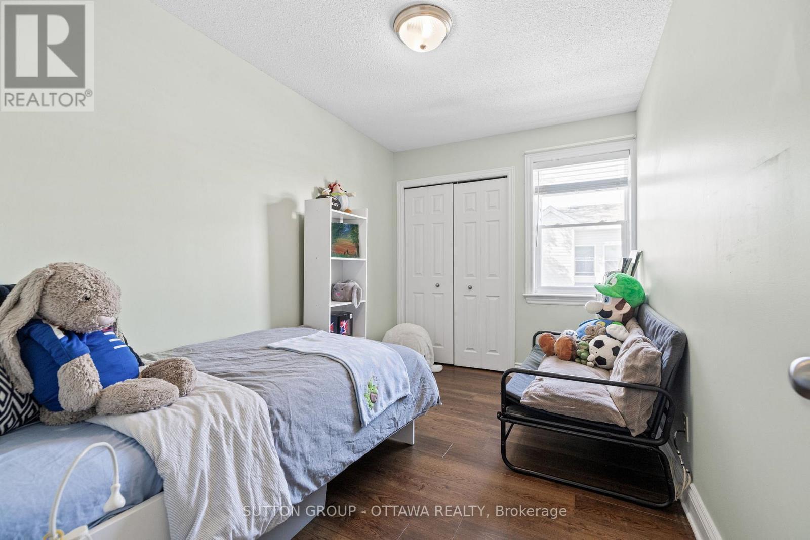 












124 MONTEREY DRIVE

,
Ottawa,




Ontario
K2H7A8

