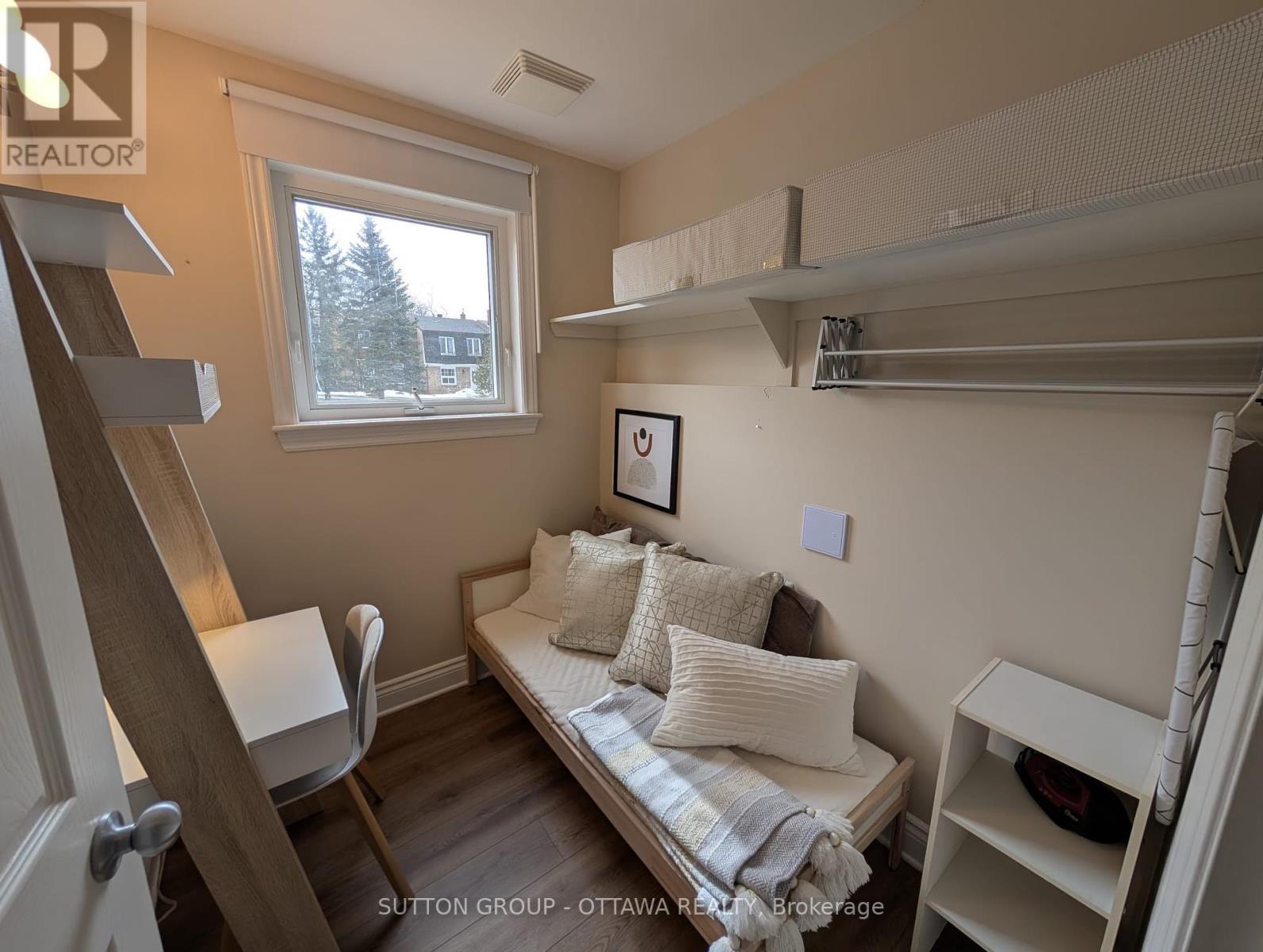 












124 MONTEREY DRIVE

,
Ottawa,




Ontario
K2H7A8

