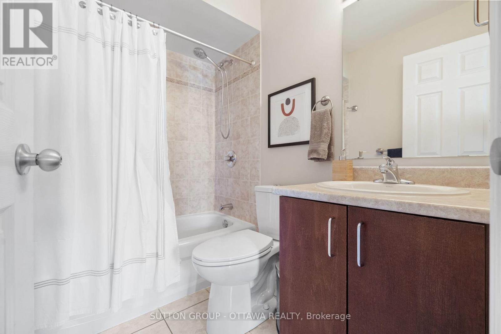 












124 MONTEREY DRIVE

,
Ottawa,




Ontario
K2H7A8

