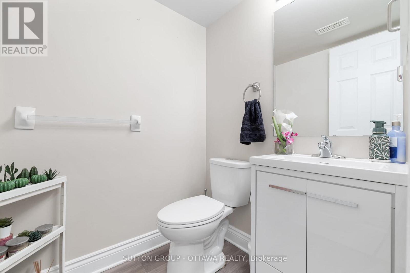 












124 MONTEREY DRIVE

,
Ottawa,




Ontario
K2H7A8

