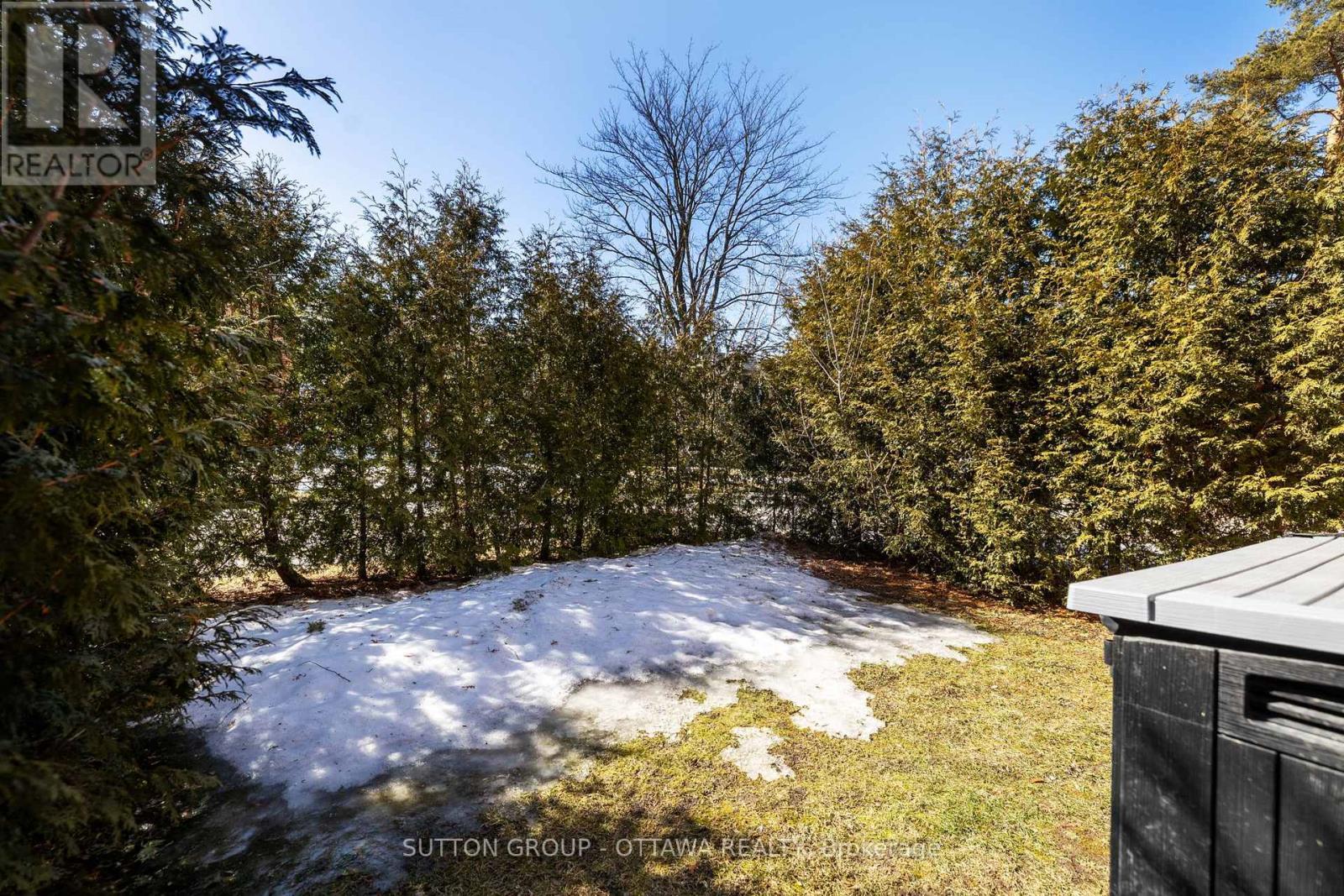 












124 MONTEREY DRIVE

,
Ottawa,




Ontario
K2H7A8

