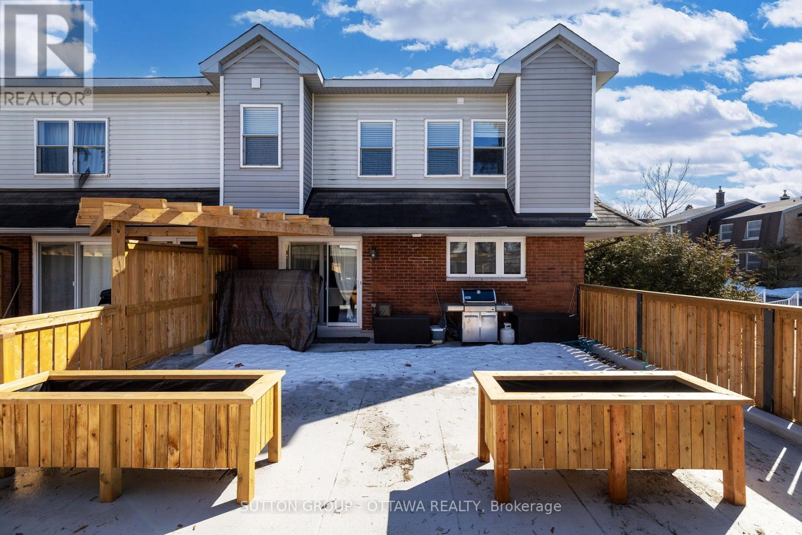 












124 MONTEREY DRIVE

,
Ottawa,




Ontario
K2H7A8

