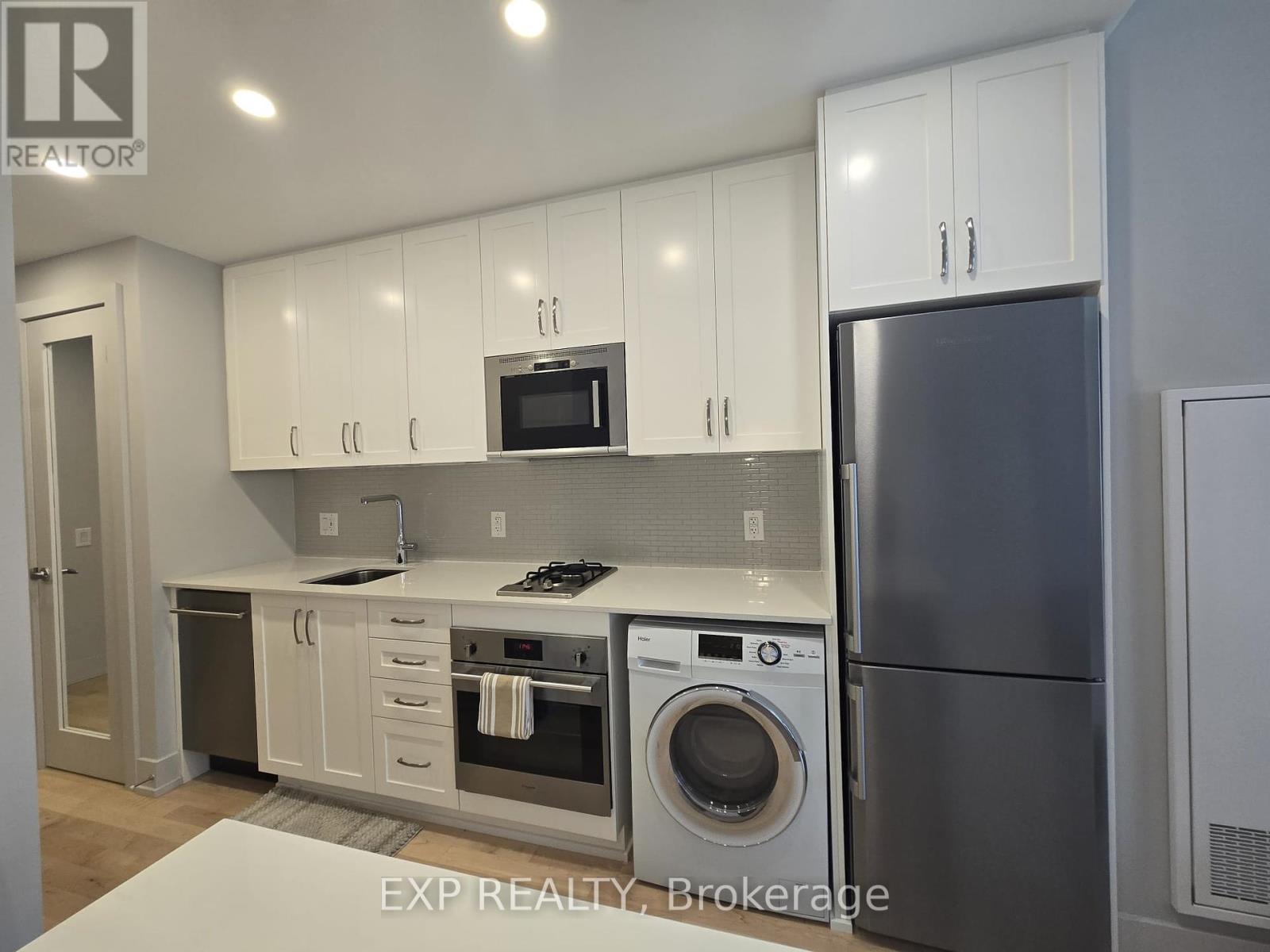 












313 - 60 SPRINGHURST AVENUE

,
Ottawa,




Ontario
K1S5V8


