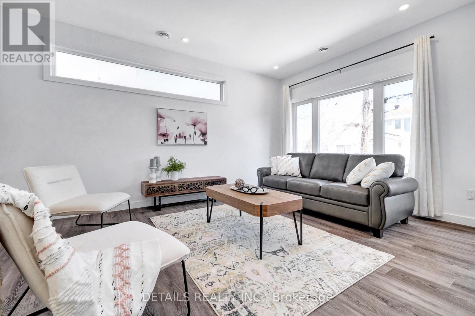 












828 MAPLEWOOD AVENUE

,
Ottawa,




Ontario
K2B5V5

