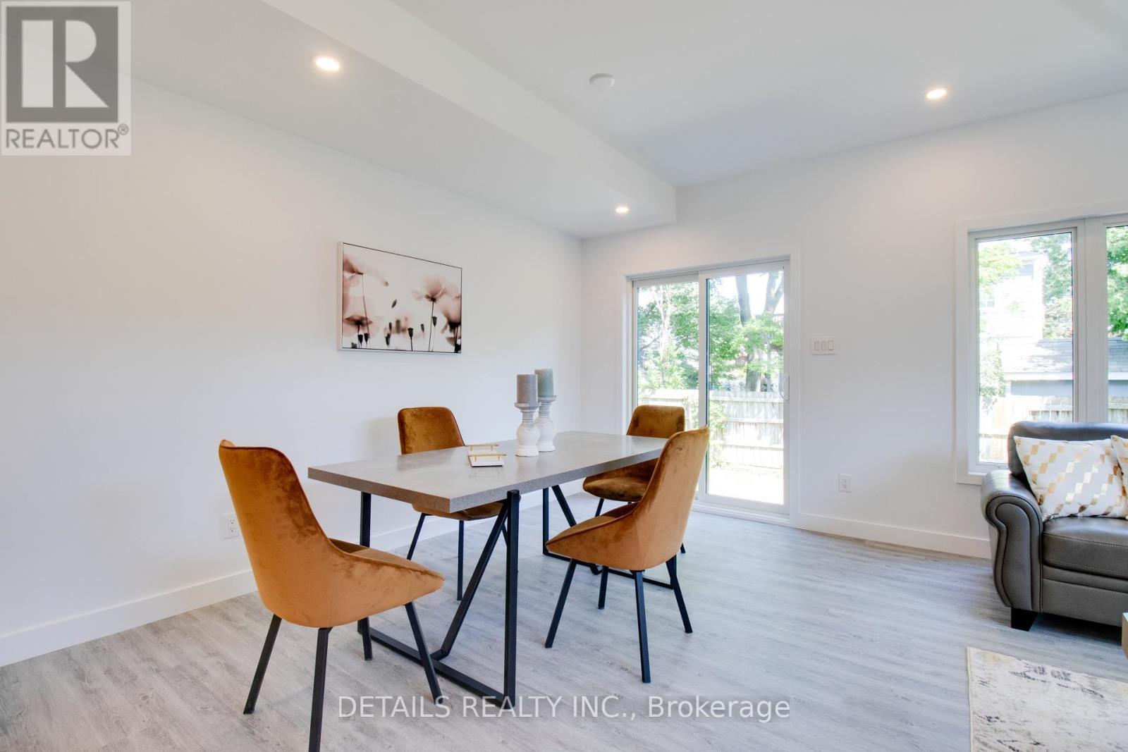 












828 MAPLEWOOD AVENUE

,
Ottawa,




Ontario
K2B5V5

