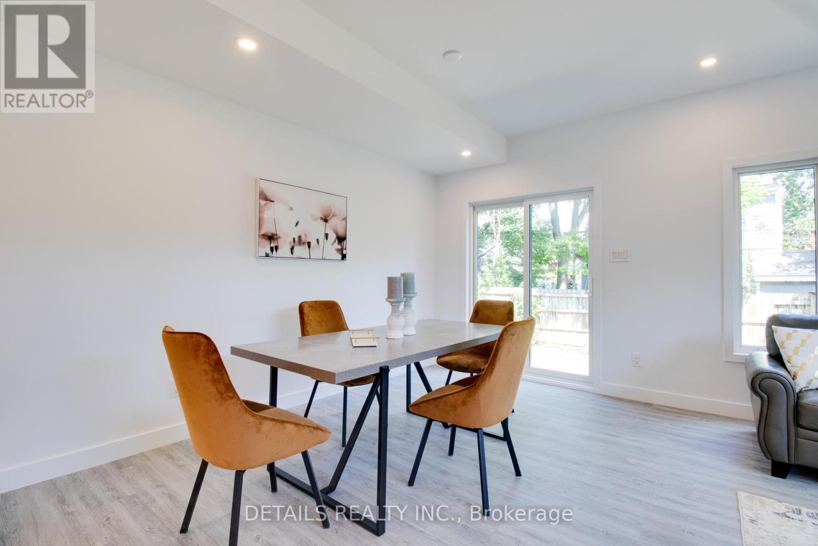 












828 MAPLEWOOD AVENUE

,
Ottawa,




Ontario
K2B5V5

