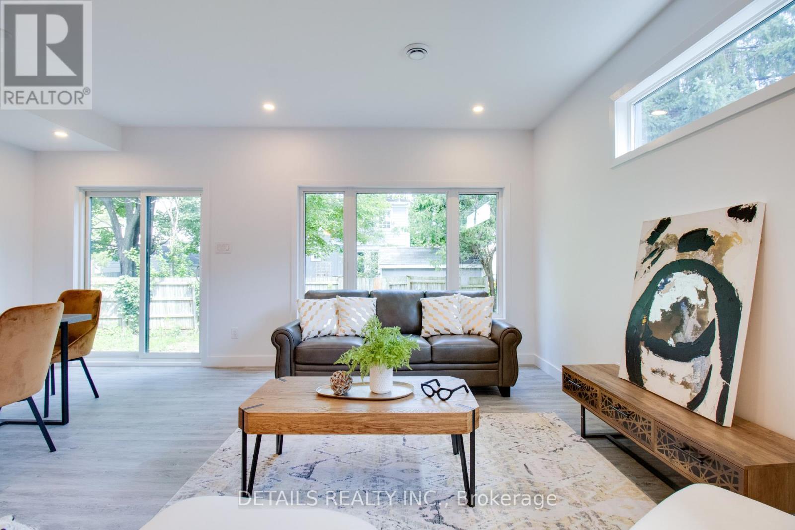 












828 MAPLEWOOD AVENUE

,
Ottawa,




Ontario
K2B5V5

