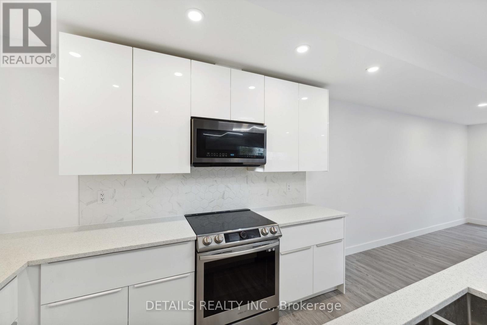 












828 MAPLEWOOD AVENUE

,
Ottawa,




Ontario
K2B5V5

