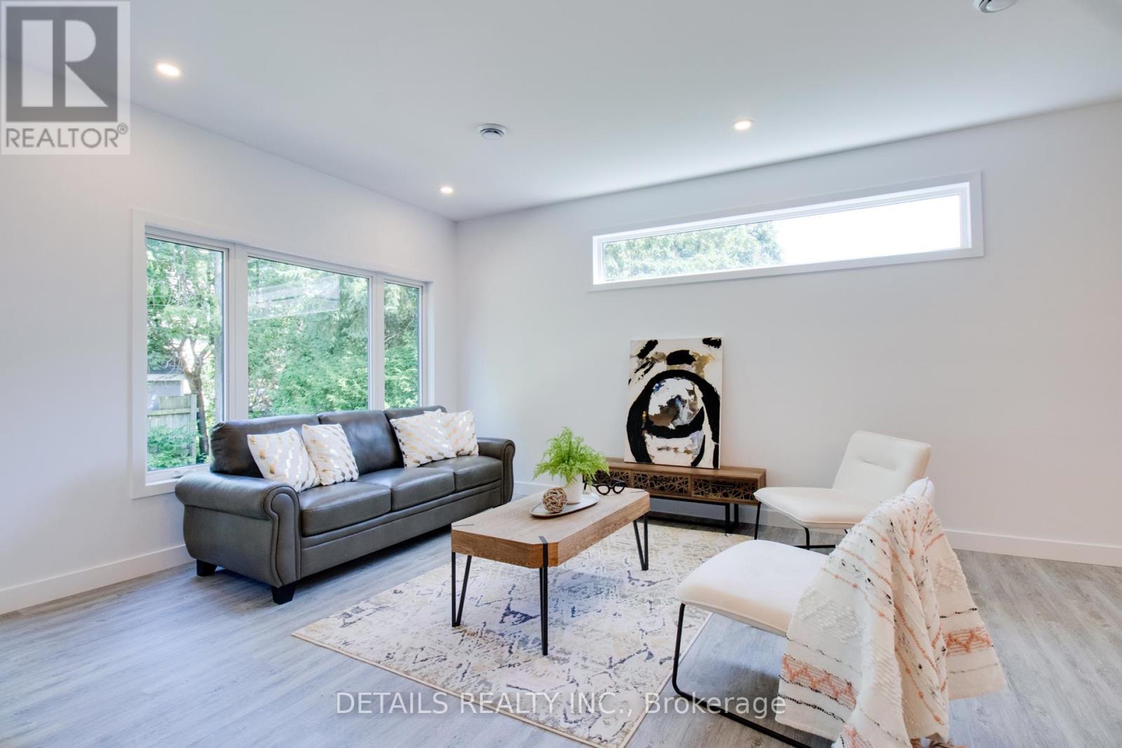 












828 MAPLEWOOD AVENUE

,
Ottawa,




Ontario
K2B5V5

