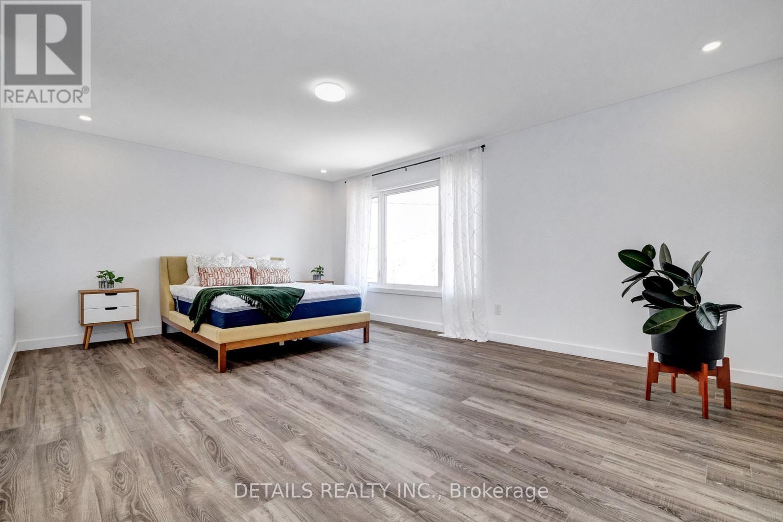 












828 MAPLEWOOD AVENUE

,
Ottawa,




Ontario
K2B5V5


