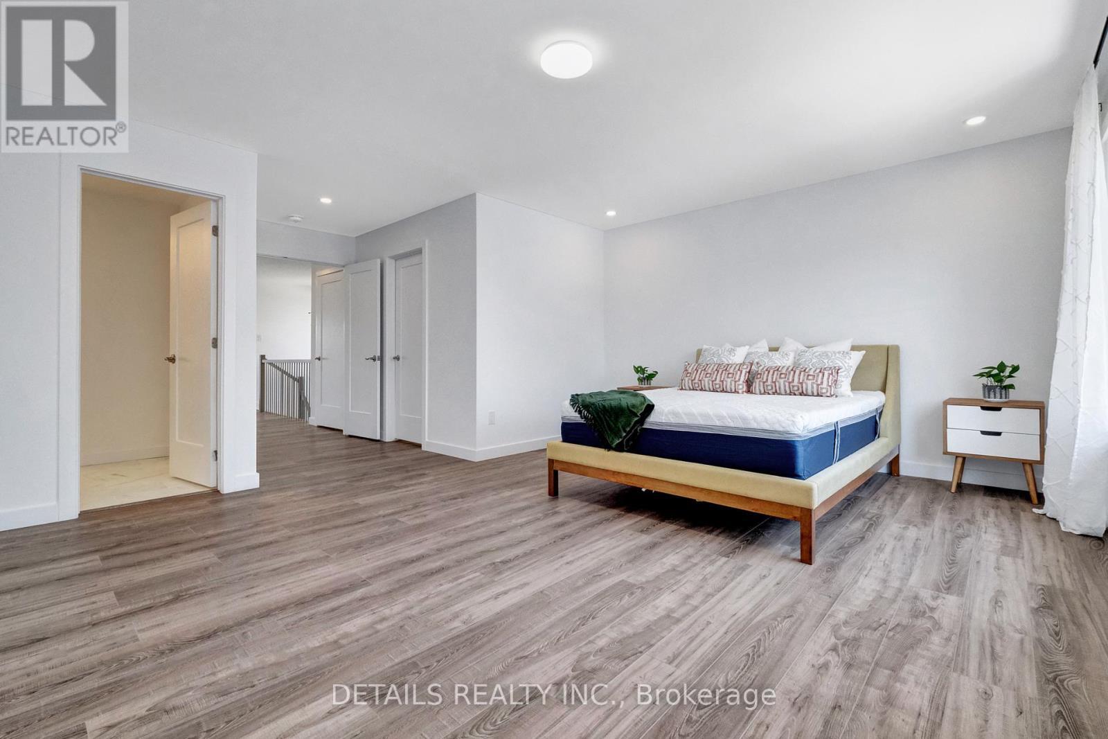 












828 MAPLEWOOD AVENUE

,
Ottawa,




Ontario
K2B5V5

