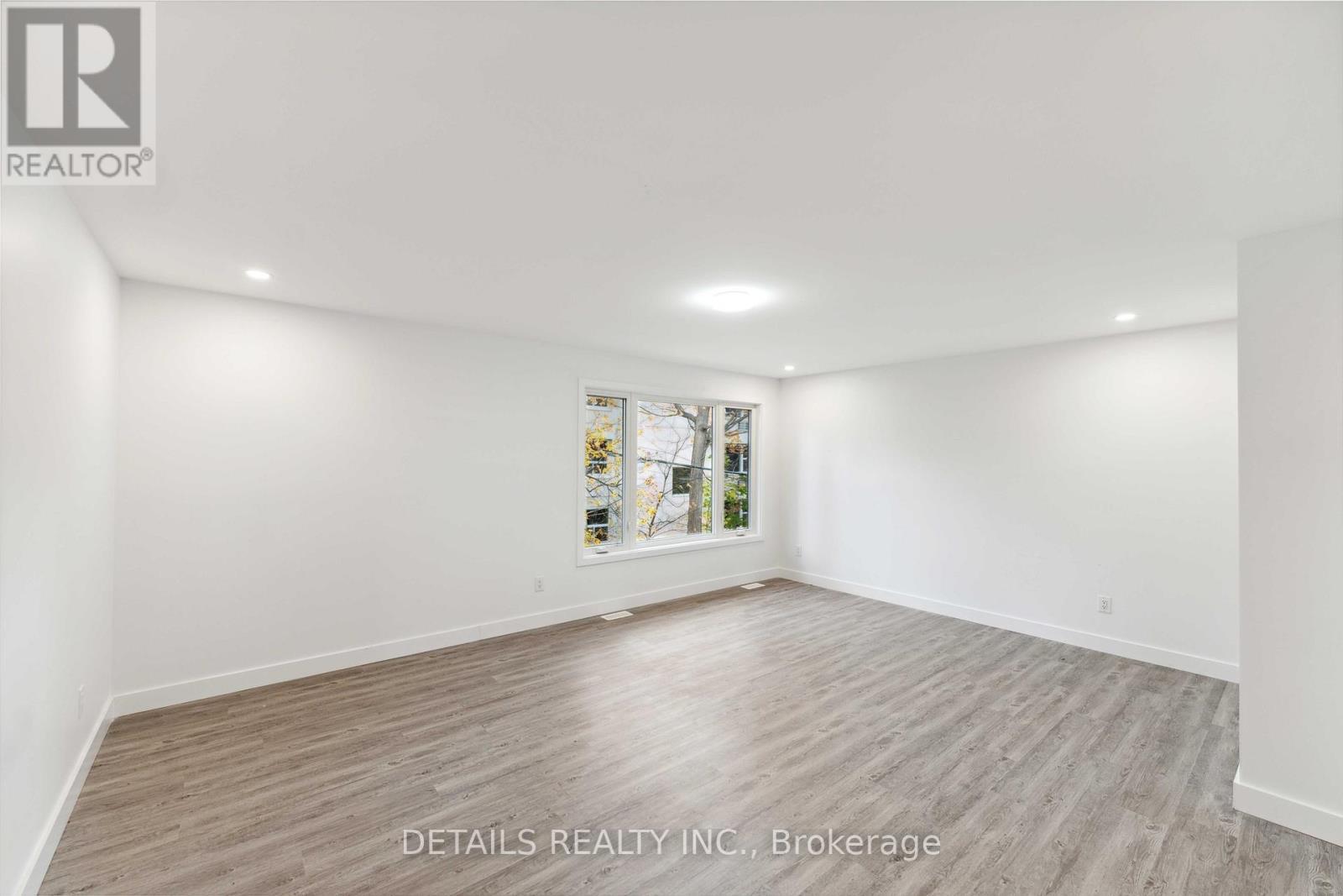 












828 MAPLEWOOD AVENUE

,
Ottawa,




Ontario
K2B5V5

