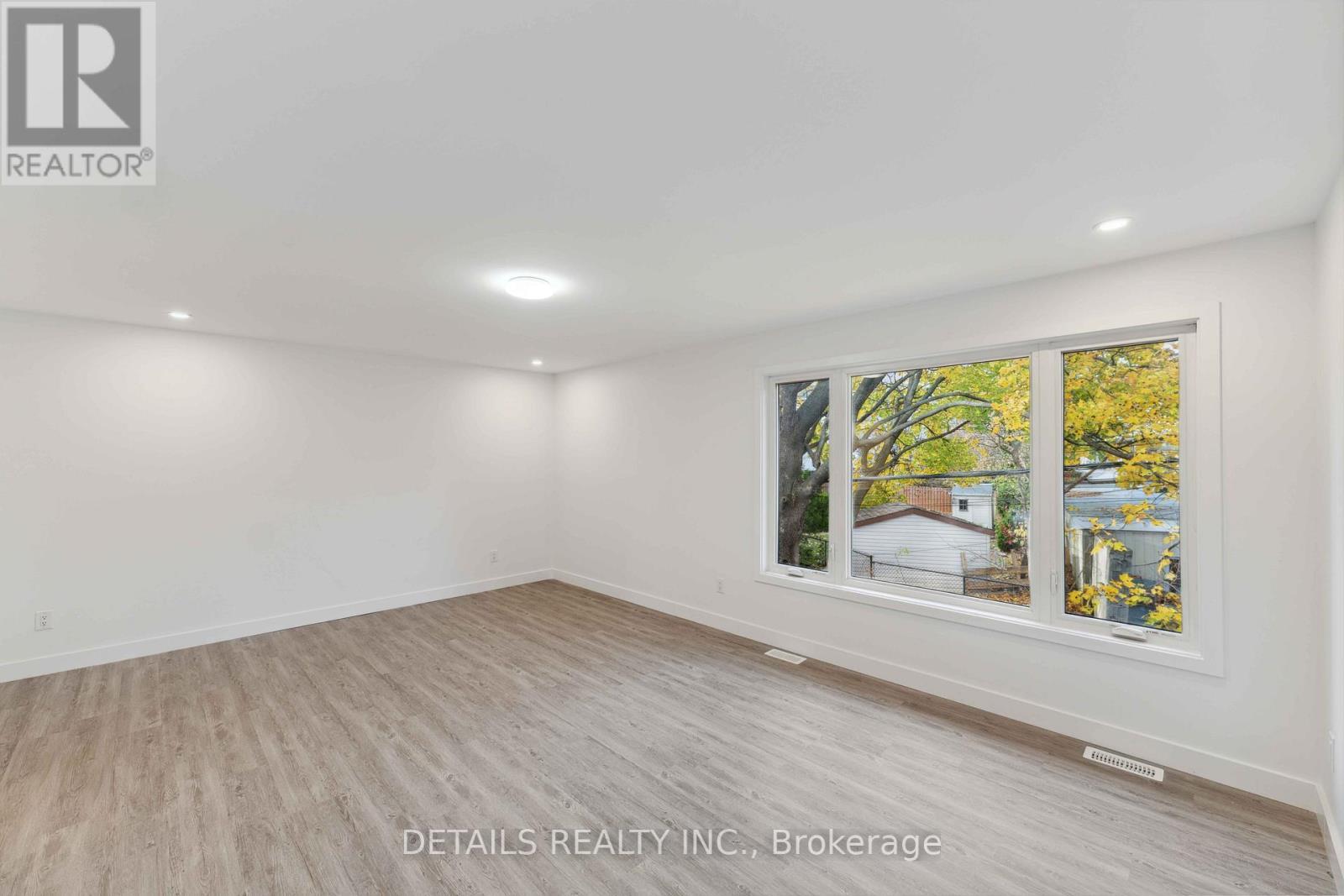 












828 MAPLEWOOD AVENUE

,
Ottawa,




Ontario
K2B5V5

