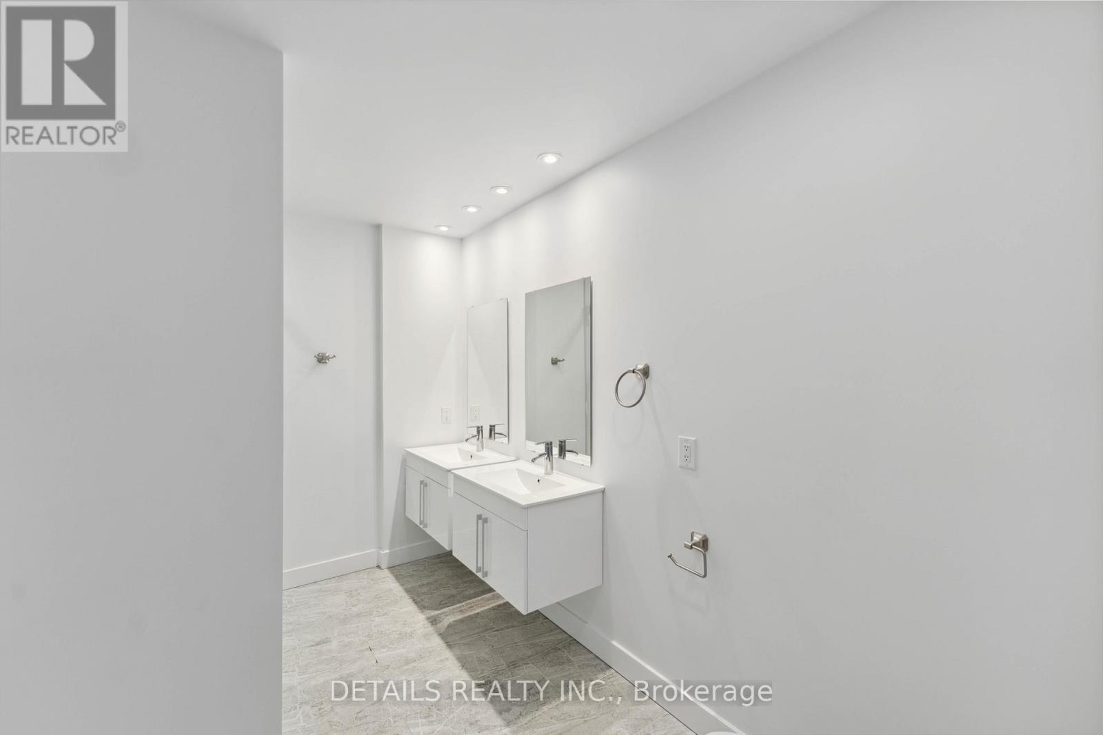 












828 MAPLEWOOD AVENUE

,
Ottawa,




Ontario
K2B5V5

