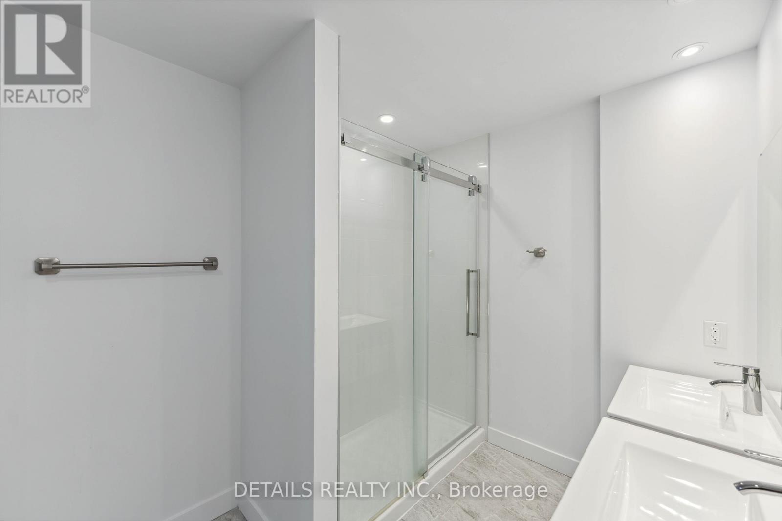 












828 MAPLEWOOD AVENUE

,
Ottawa,




Ontario
K2B5V5

