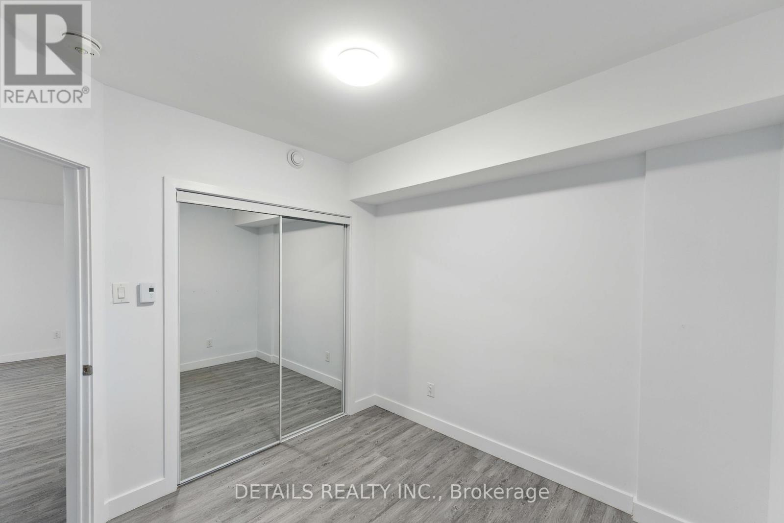 












828 MAPLEWOOD AVENUE

,
Ottawa,




Ontario
K2B5V5

