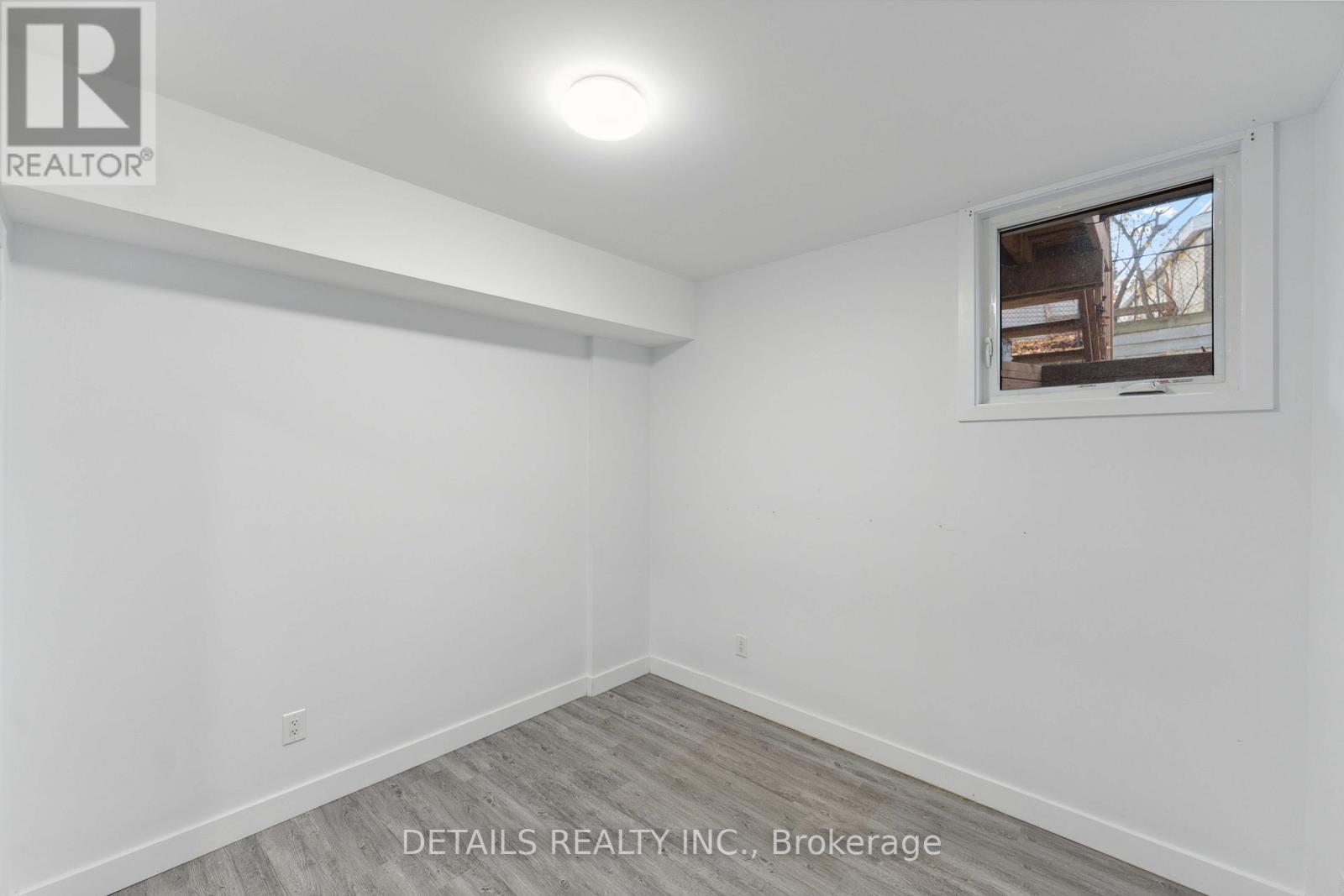 












828 MAPLEWOOD AVENUE

,
Ottawa,




Ontario
K2B5V5

