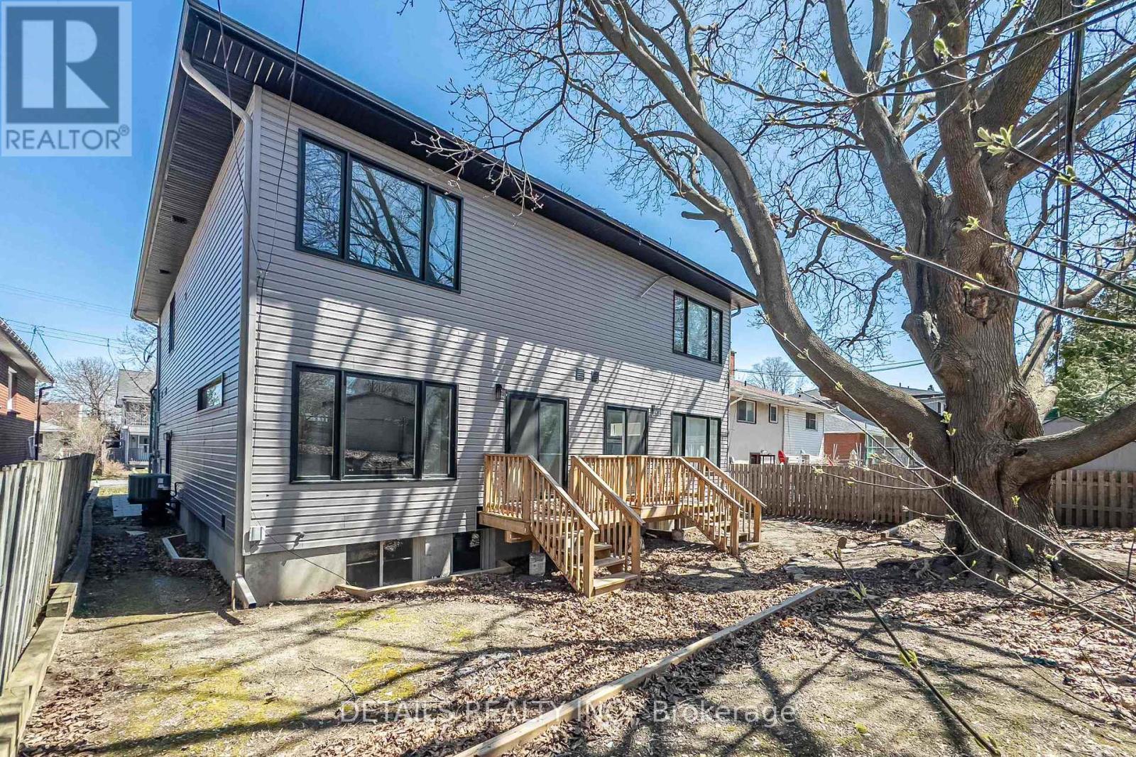 












828 MAPLEWOOD AVENUE

,
Ottawa,




Ontario
K2B5V5


