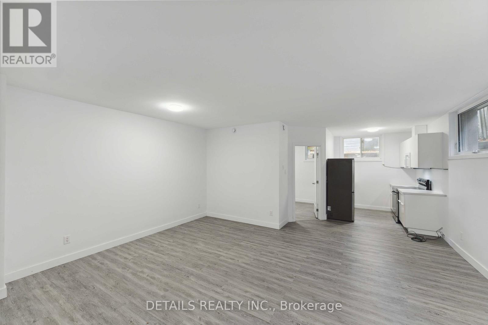 












828 MAPLEWOOD AVENUE

,
Ottawa,




Ontario
K2B5V5

