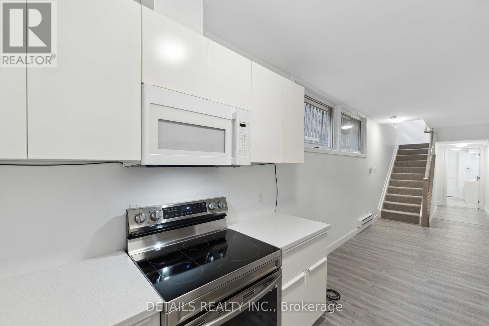 












828 MAPLEWOOD AVENUE

,
Ottawa,




Ontario
K2B5V5

