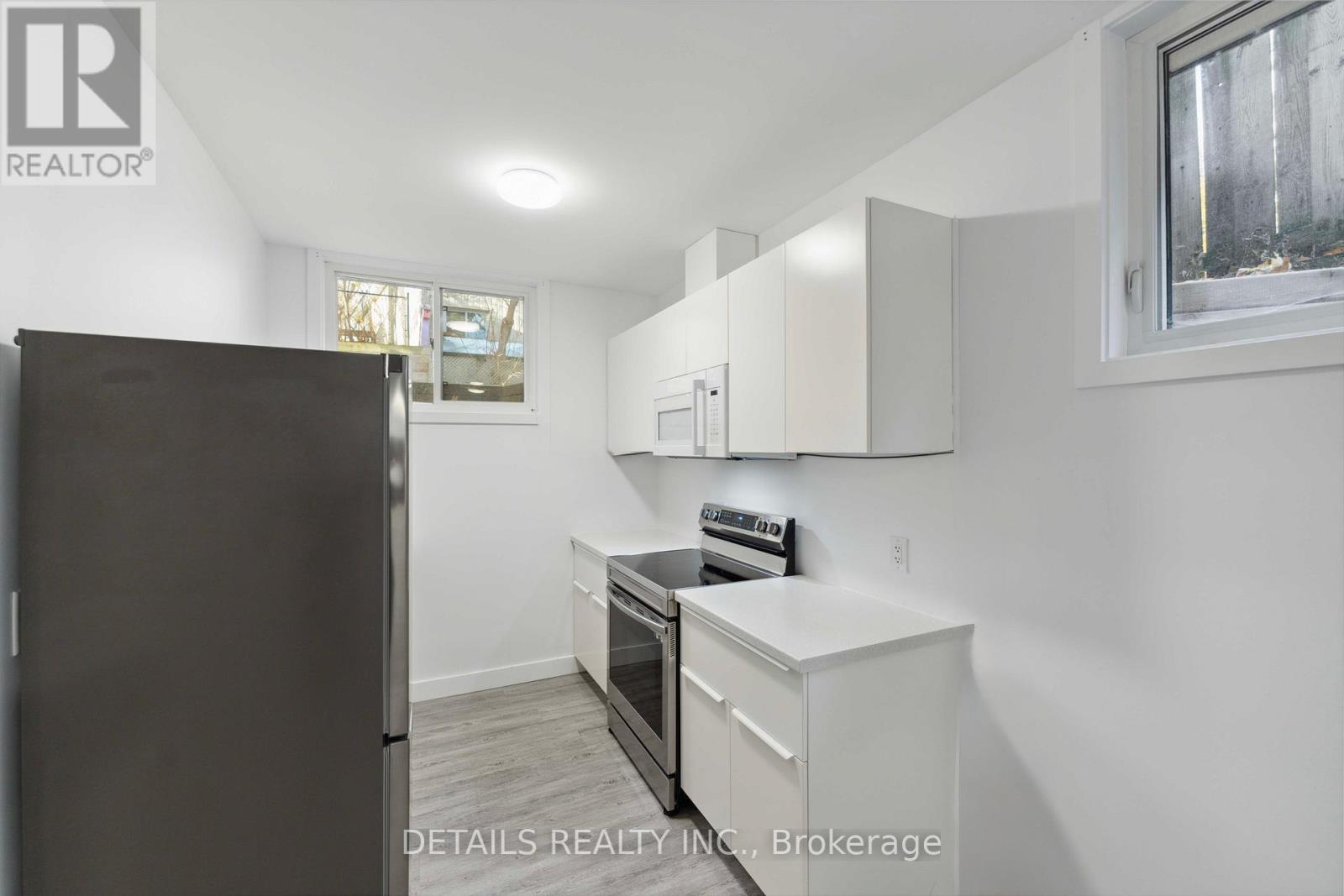 












828 MAPLEWOOD AVENUE

,
Ottawa,




Ontario
K2B5V5

