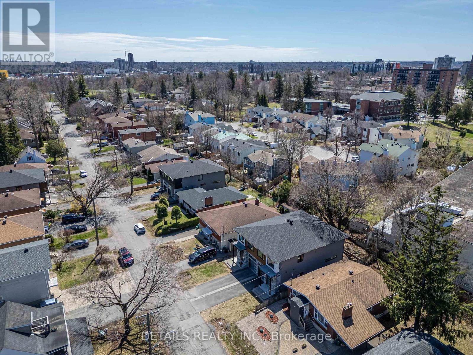 












828 MAPLEWOOD AVENUE

,
Ottawa,




Ontario
K2B5V5

