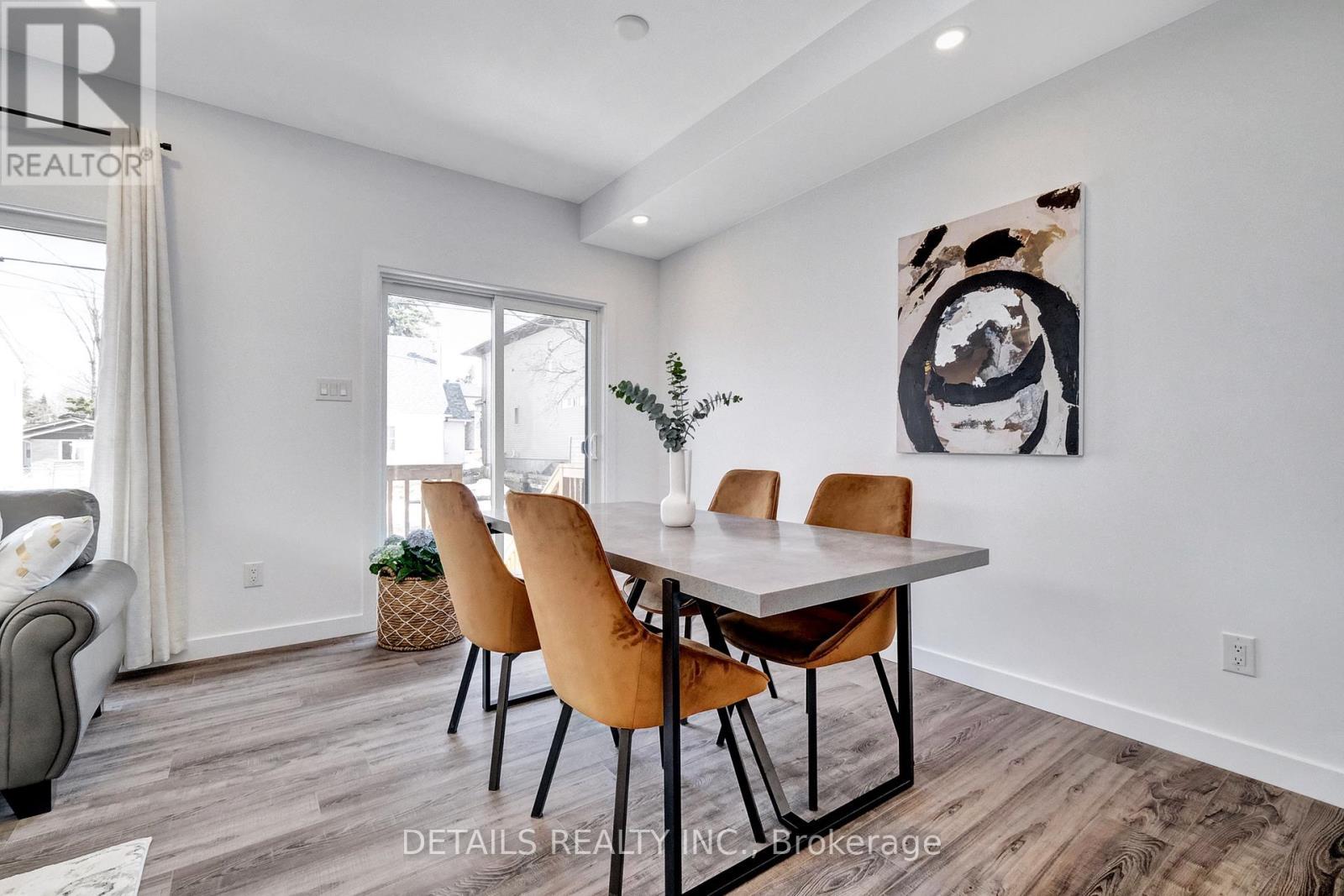 












828 MAPLEWOOD AVENUE

,
Ottawa,




Ontario
K2B5V5

