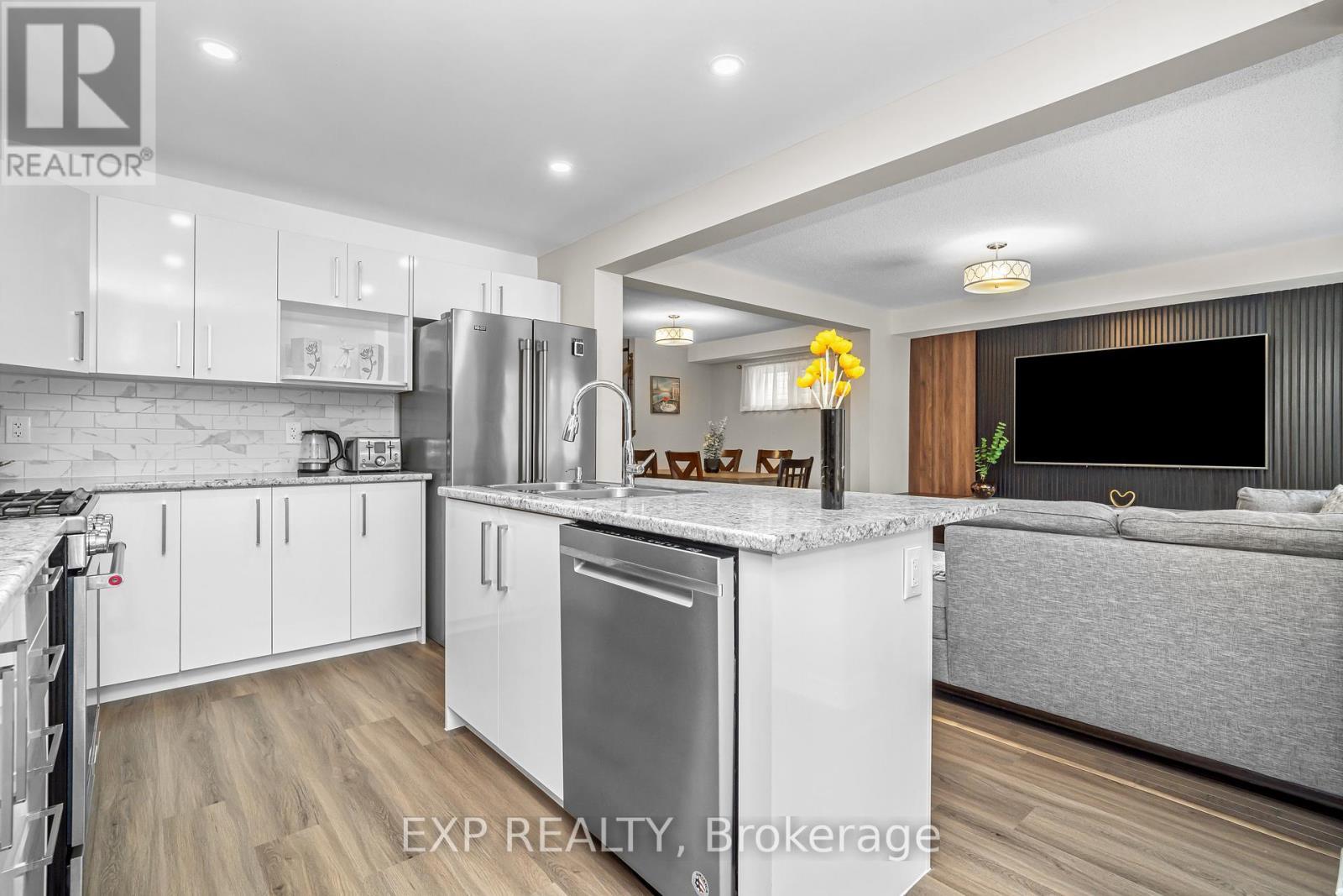 












611 GERANIUM WALK

,
Ottawa,




Ontario
K2S2J6

