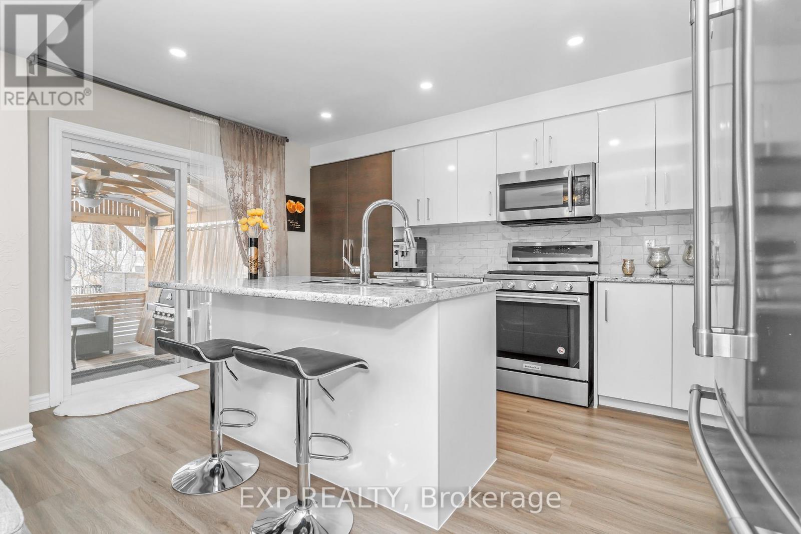 












611 GERANIUM WALK

,
Ottawa,




Ontario
K2S2J6

