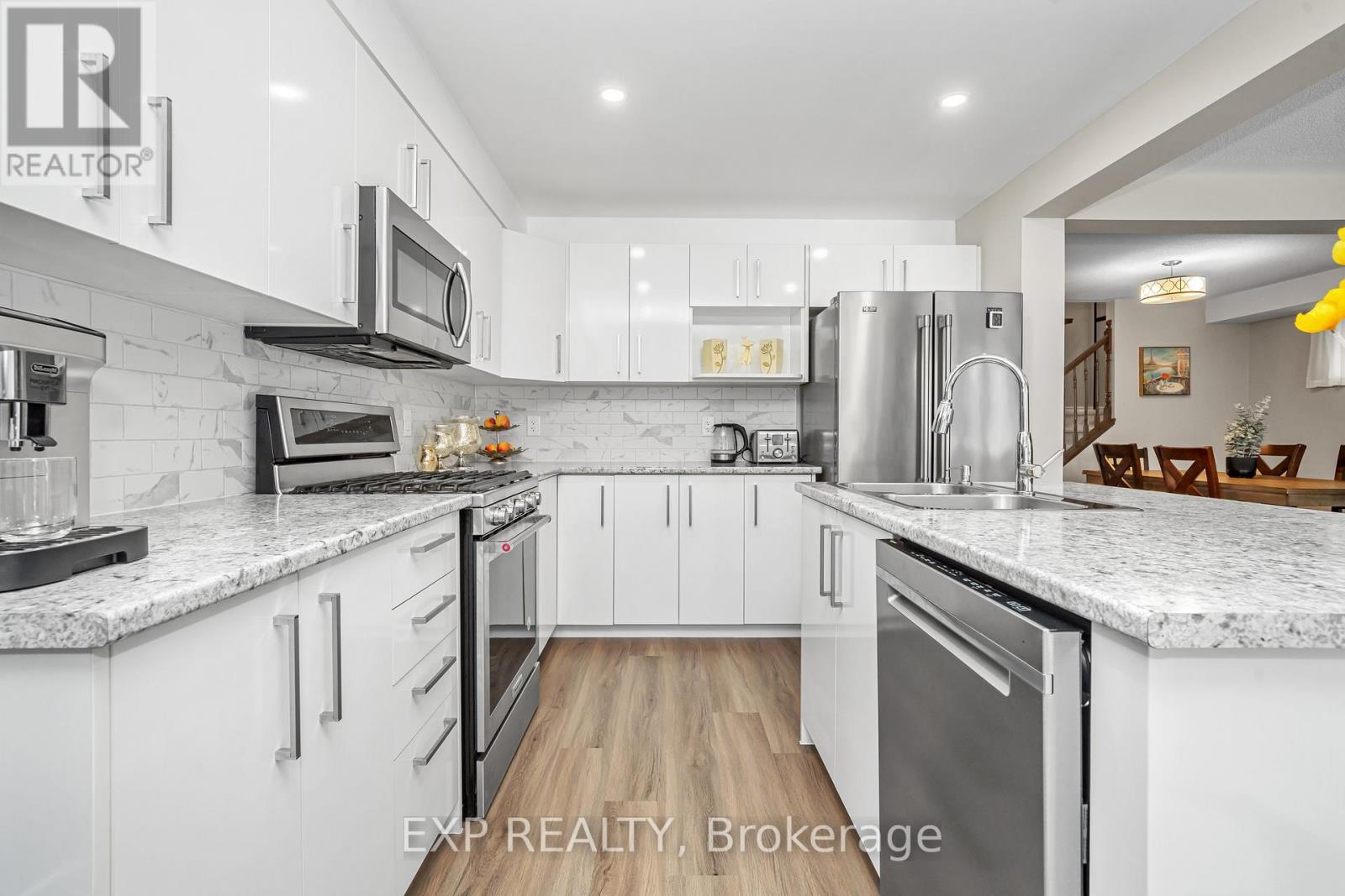 












611 GERANIUM WALK

,
Ottawa,




Ontario
K2S2J6

