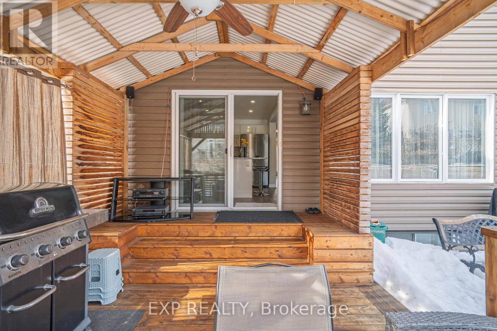 












611 GERANIUM WALK

,
Ottawa,




Ontario
K2S2J6

