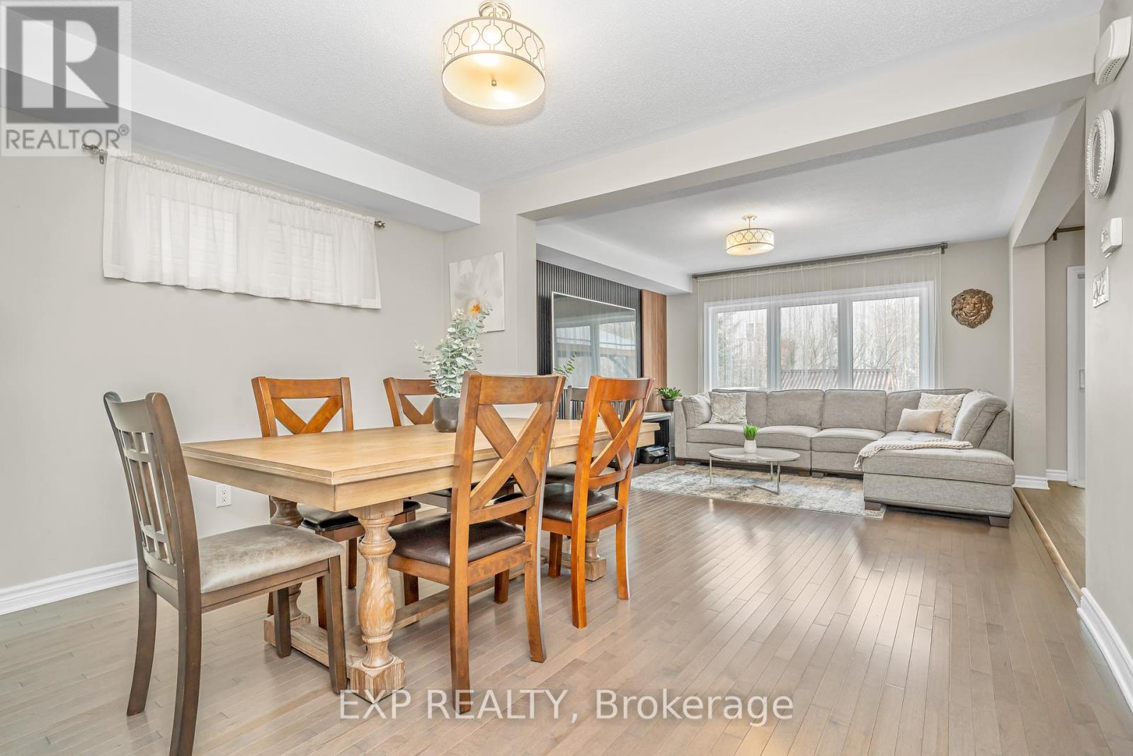 












611 GERANIUM WALK

,
Ottawa,




Ontario
K2S2J6

