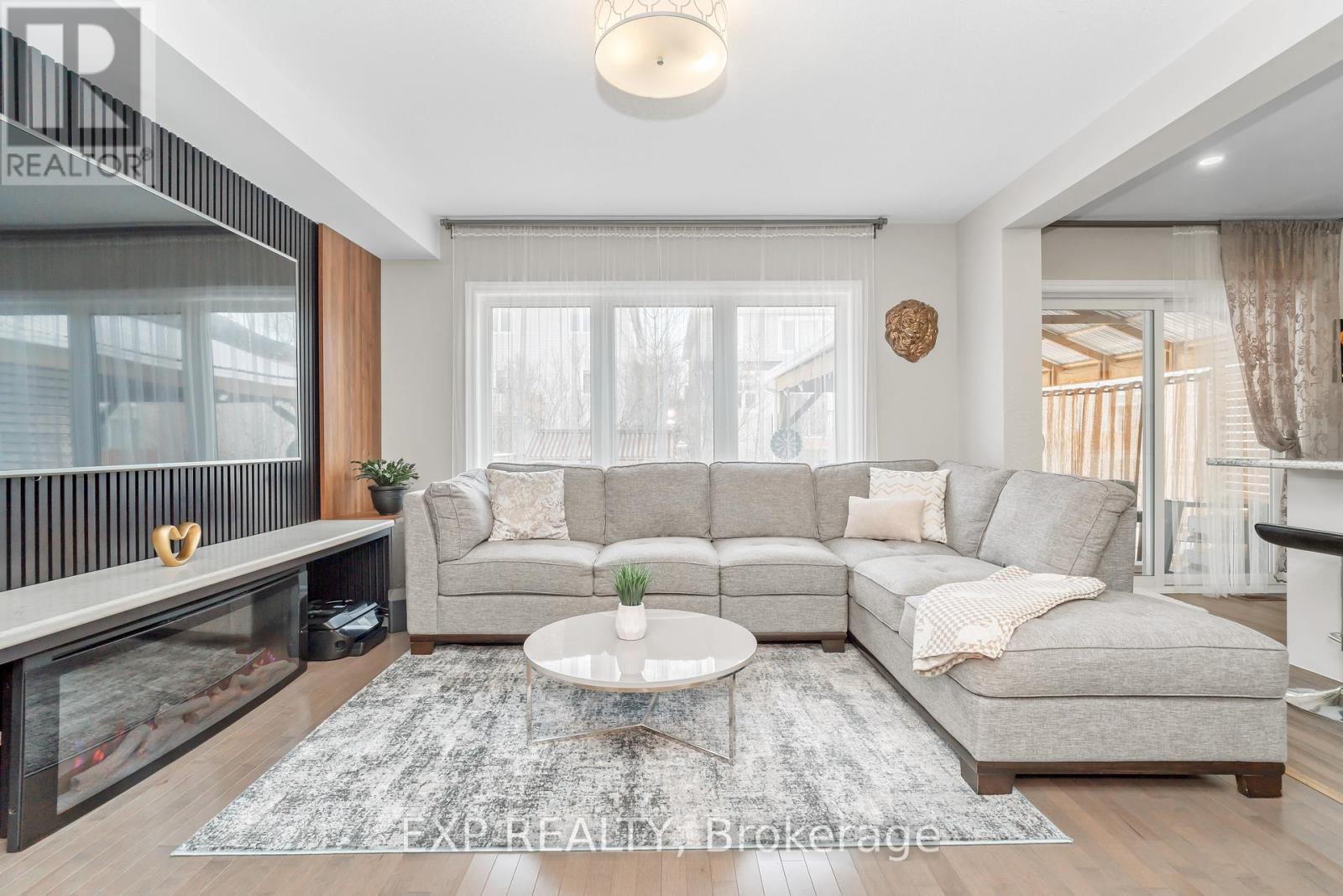 












611 GERANIUM WALK

,
Ottawa,




Ontario
K2S2J6

