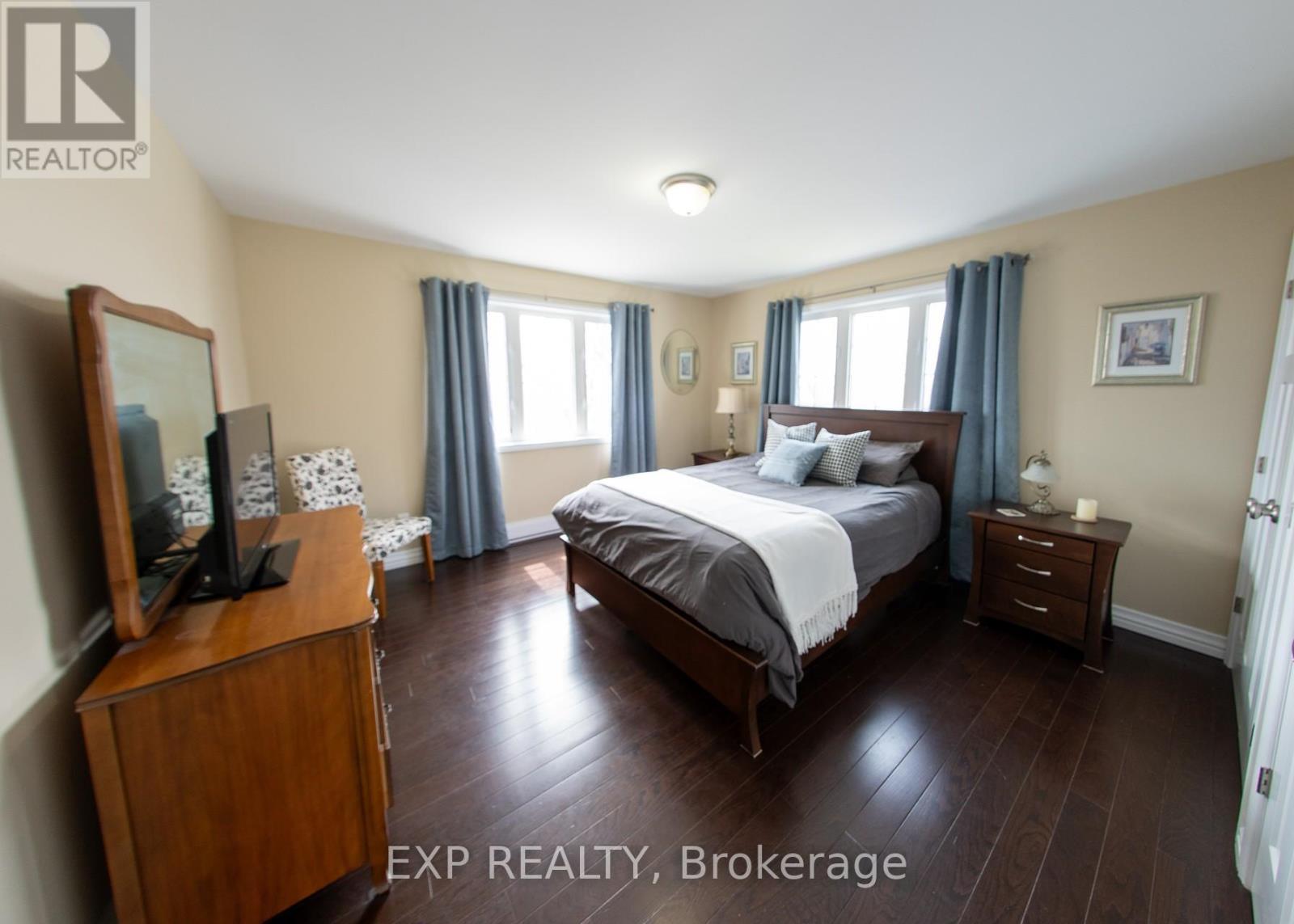 












2754 EAGLESON ROAD

,
Ottawa,




Ontario
K2S1B8

