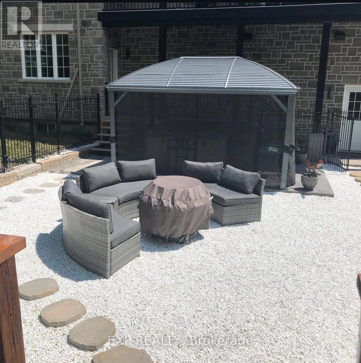












2754 EAGLESON ROAD

,
Ottawa,




Ontario
K2S1B8

