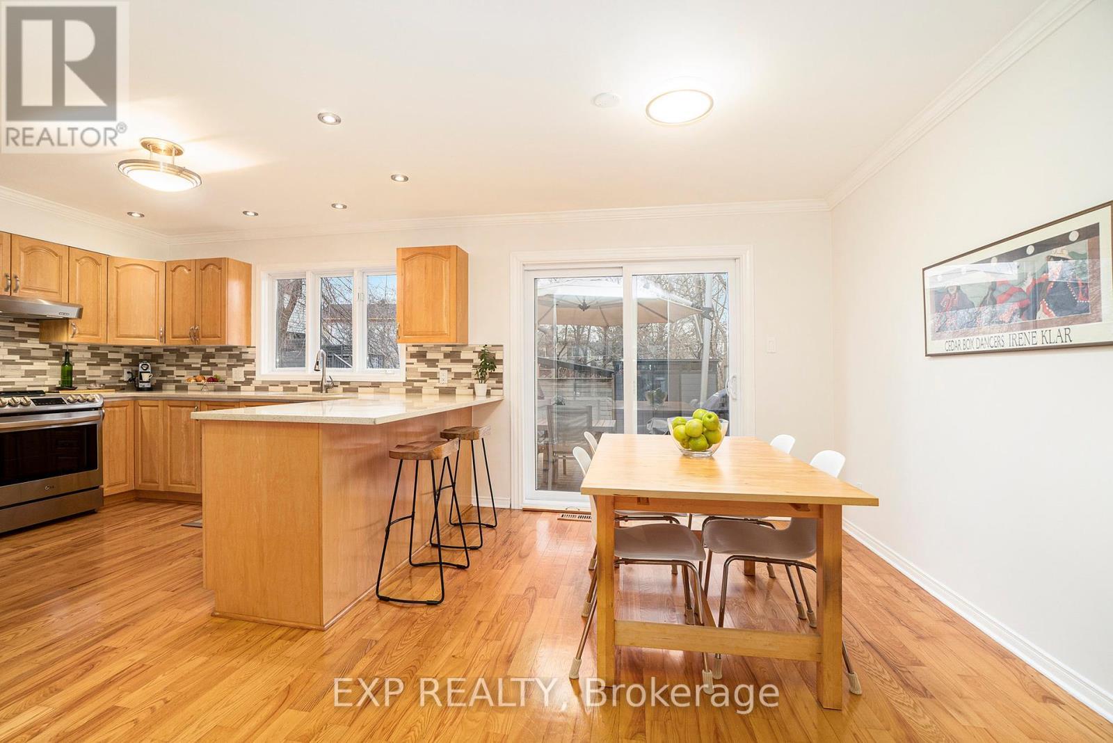 












291 CARLETON AVENUE

,
Ottawa,




Ontario
K1Y0J7

