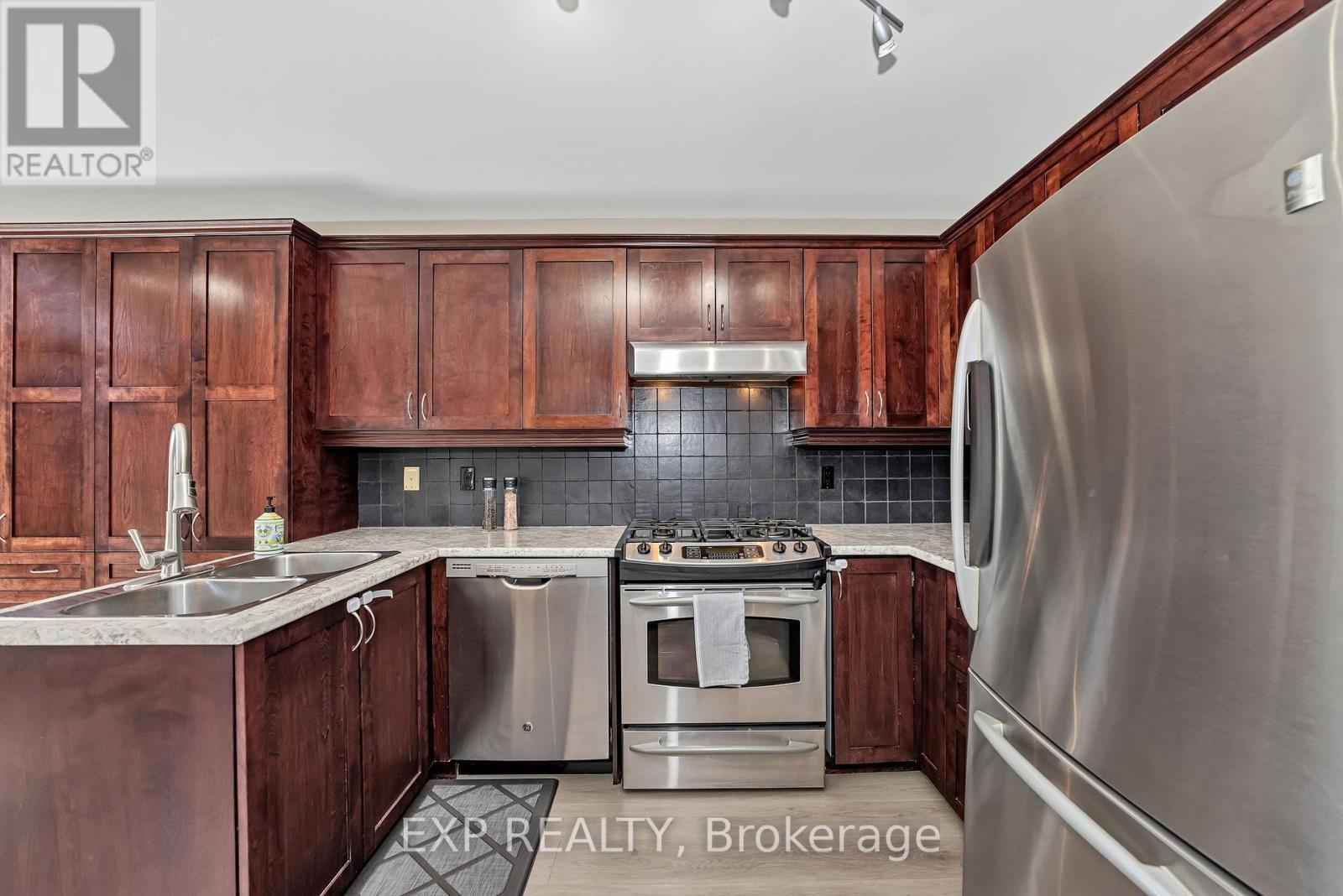 












1047 CAPREOL STREET

,
Ottawa,




Ontario
K4A4Z9

