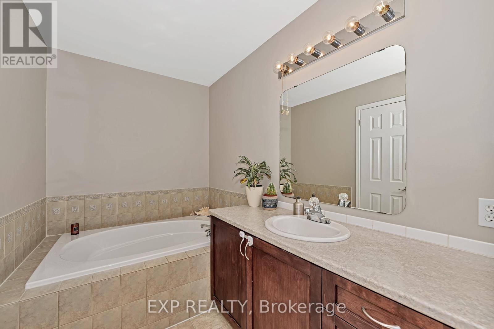 












1047 CAPREOL STREET

,
Ottawa,




Ontario
K4A4Z9


