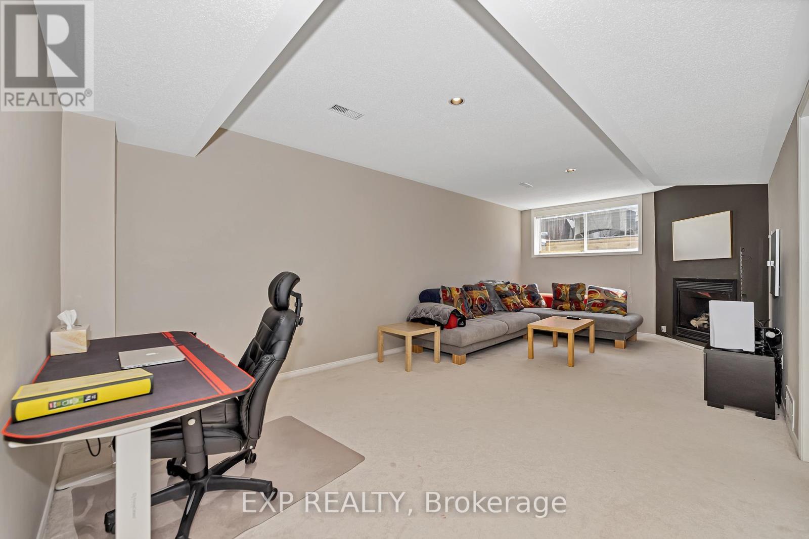 












1047 CAPREOL STREET

,
Ottawa,




Ontario
K4A4Z9

