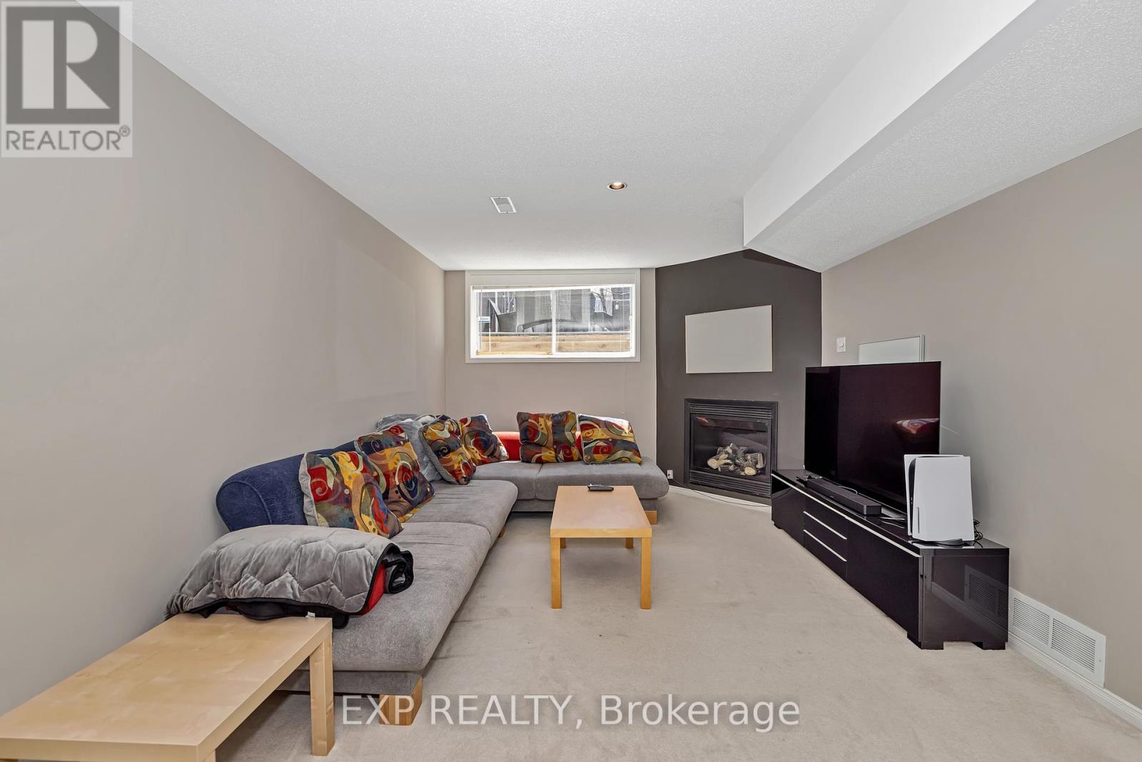 












1047 CAPREOL STREET

,
Ottawa,




Ontario
K4A4Z9

