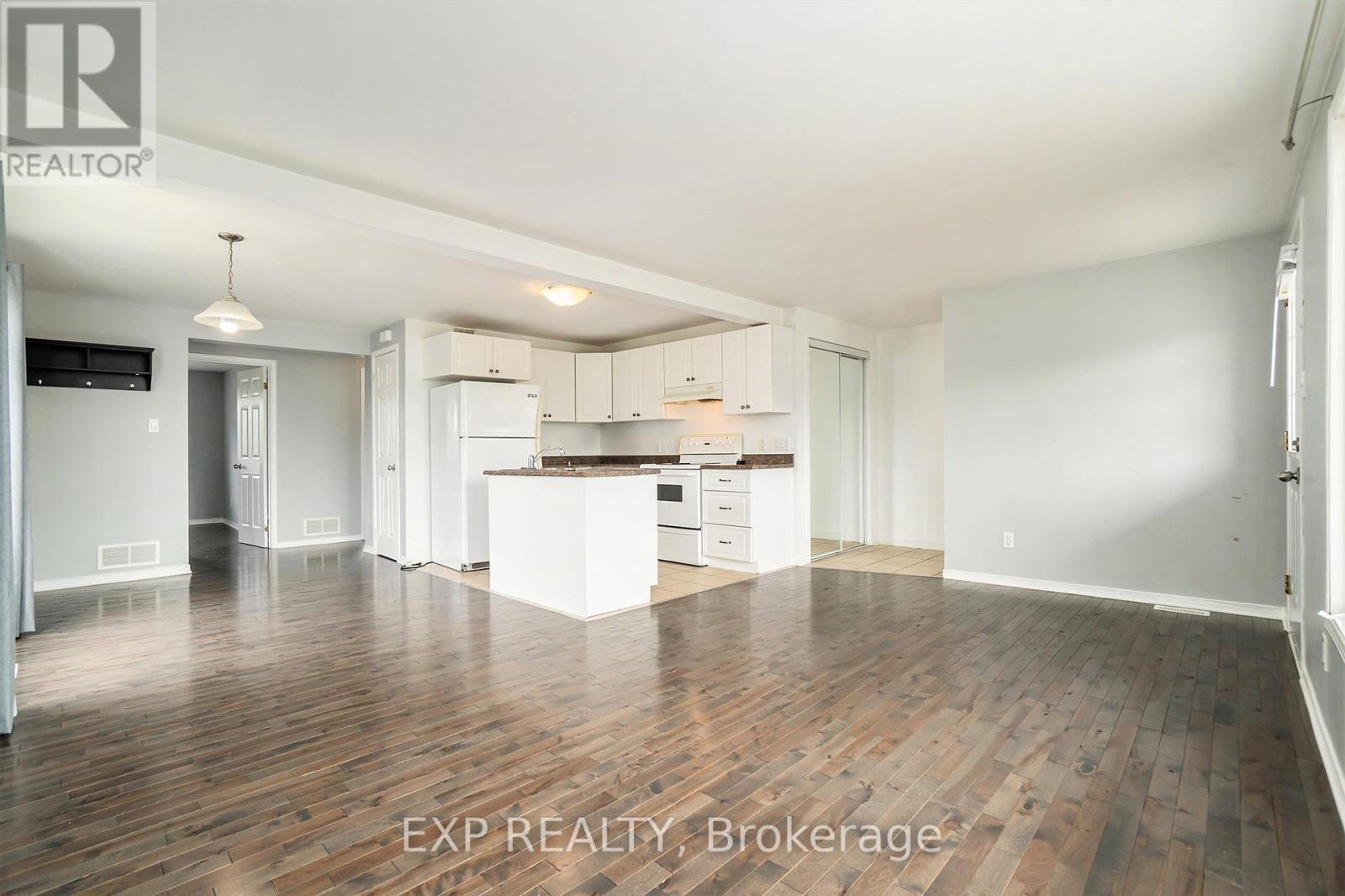 












1 - 525 RUSSELL ROAD

,
Clarence-Rockland,




Ontario
K0A2A0

