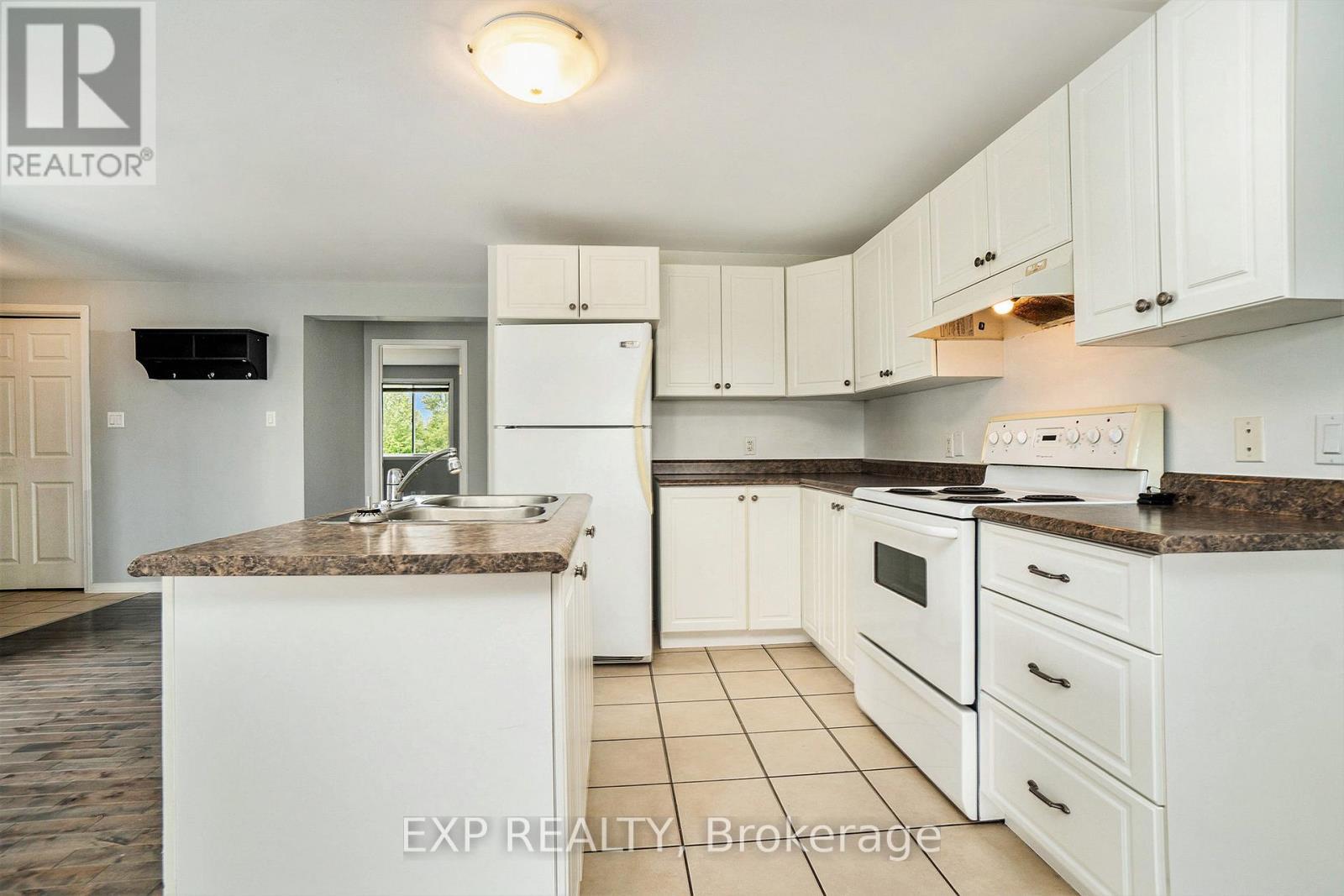 












1 - 525 RUSSELL ROAD

,
Clarence-Rockland,




Ontario
K0A2A0

