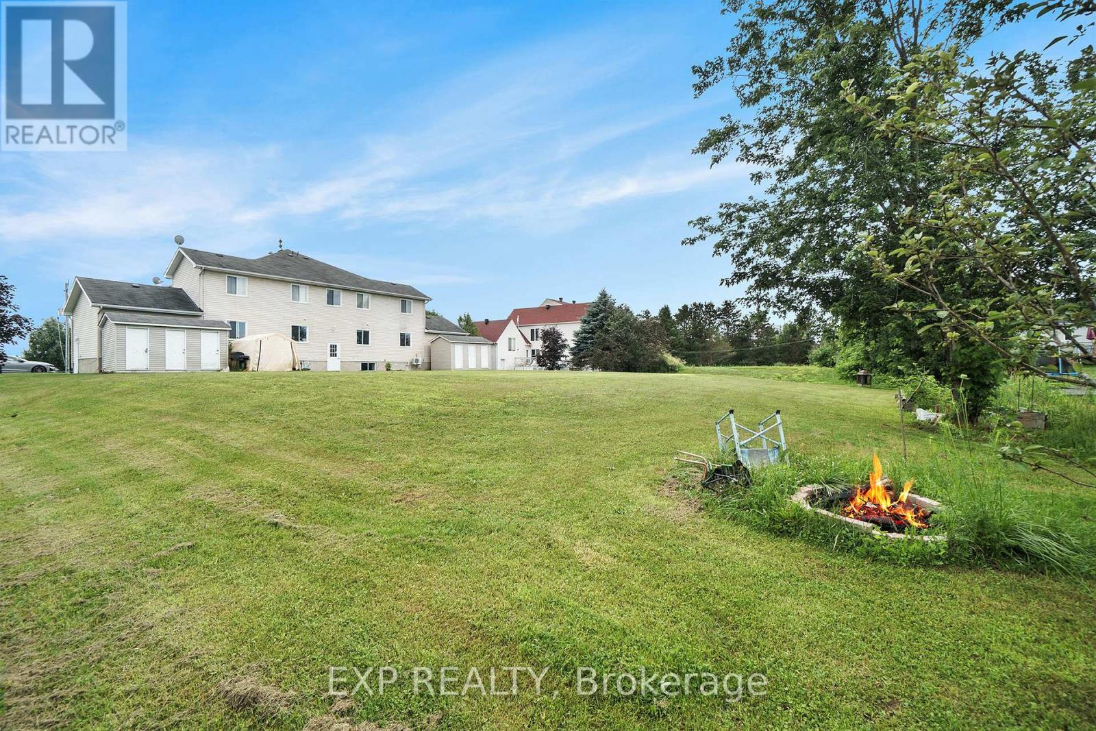 












1 - 525 RUSSELL ROAD

,
Clarence-Rockland,




Ontario
K0A2A0

