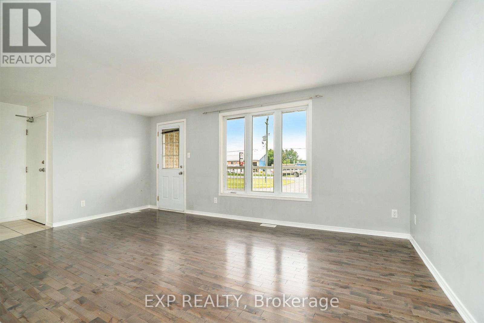 












1 - 525 RUSSELL ROAD

,
Clarence-Rockland,




Ontario
K0A2A0


